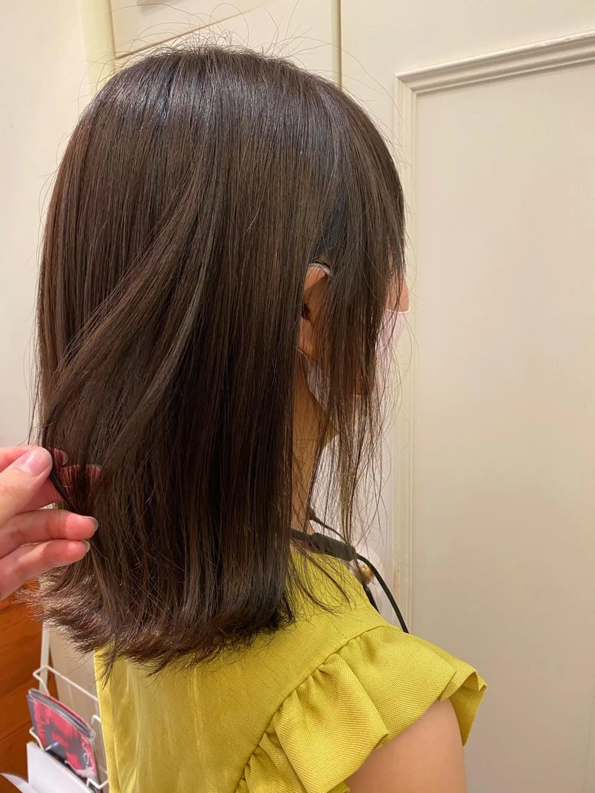 ミディアム カラー 外ハネヘア カット トリートメント 大久保 愛のヘアスタイル