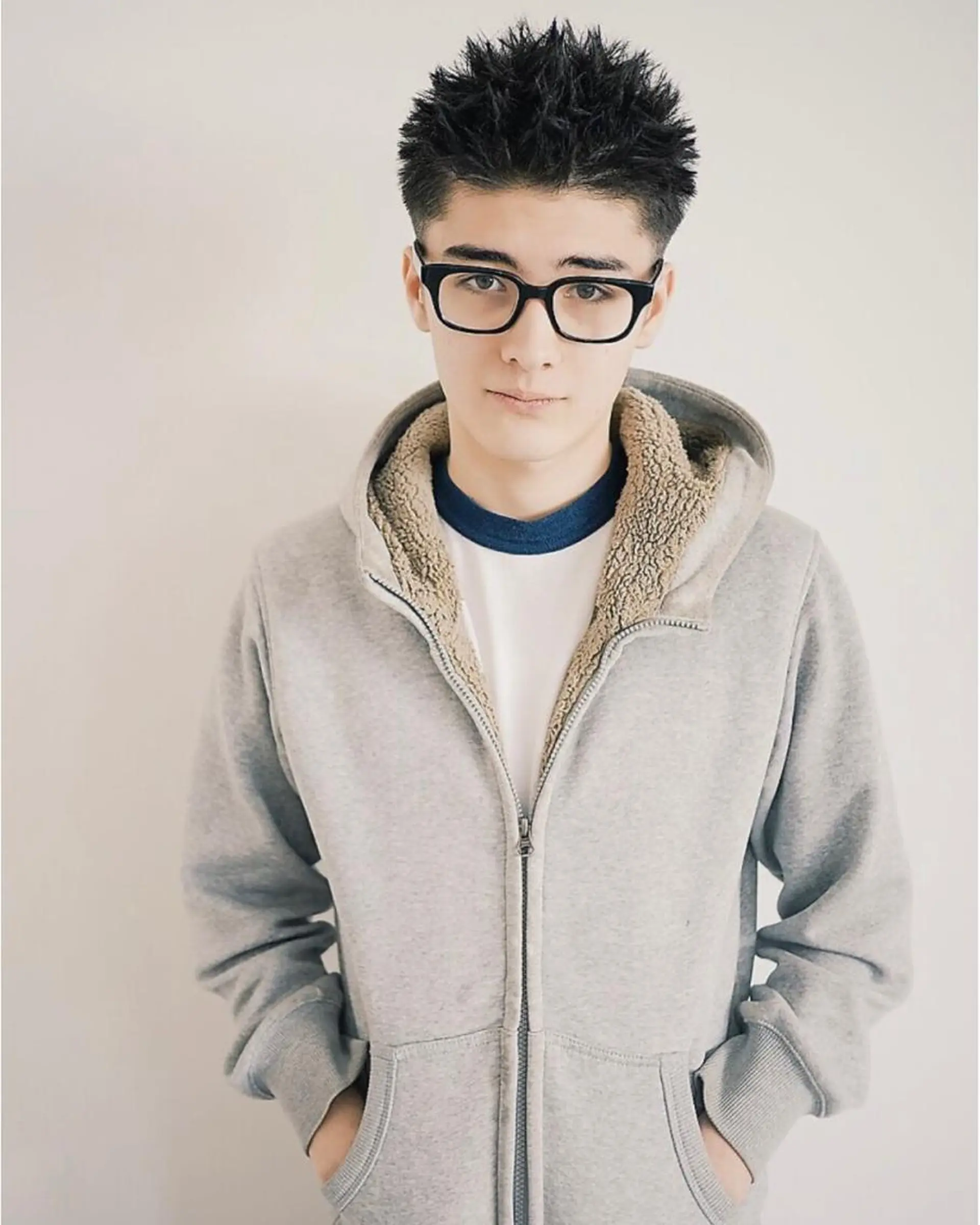 ショート カラー パーマ メンズ メンズバレイヤージュ メンズブリーチ センターパート フェードカット メンズハイライト 無料カットモデル募集 🌱ひょうがのヘアスタイル