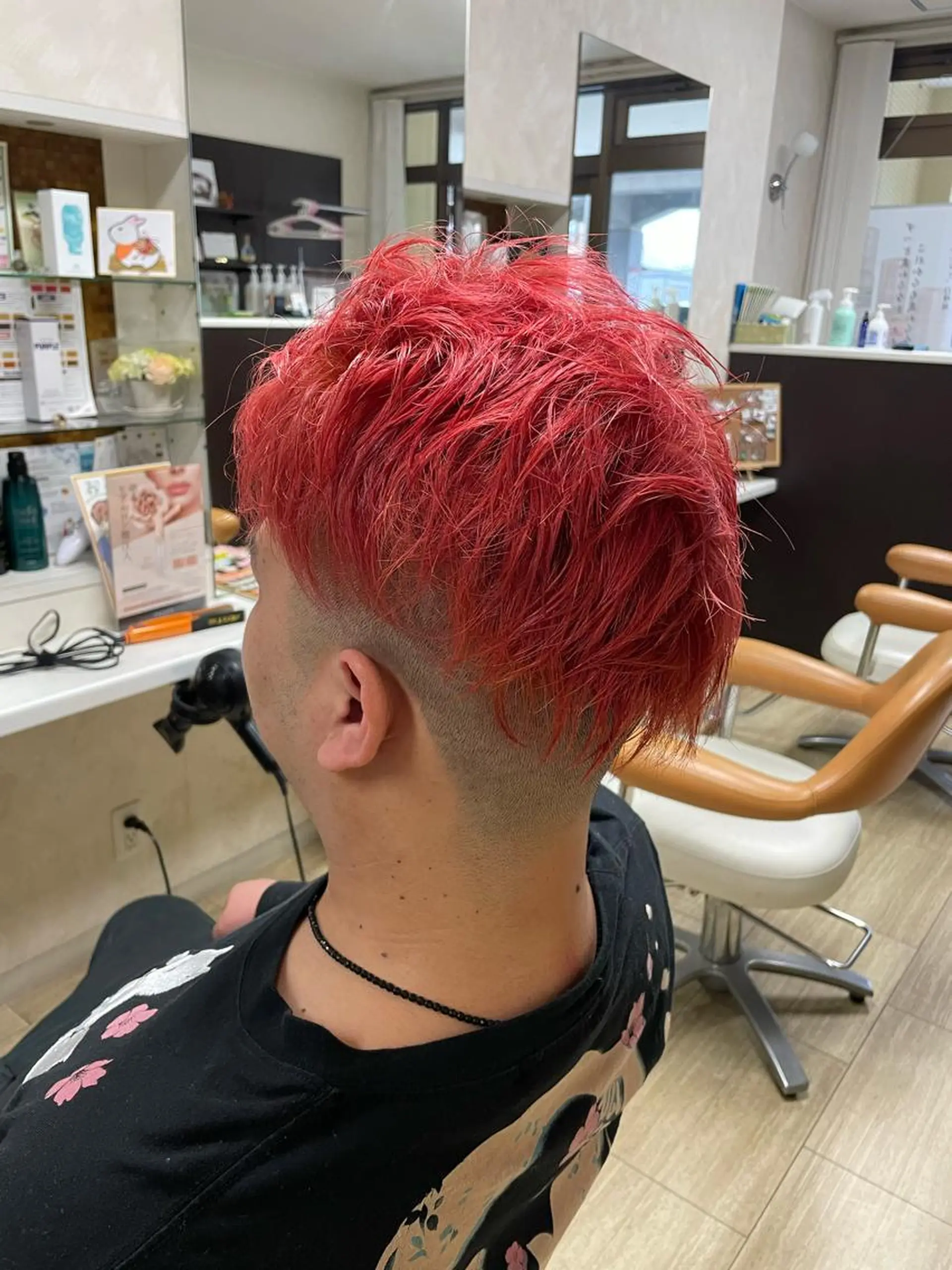 ショート カラー メンズ レッドカラー ヘアカラー 徳留 もも花のヘアスタイル