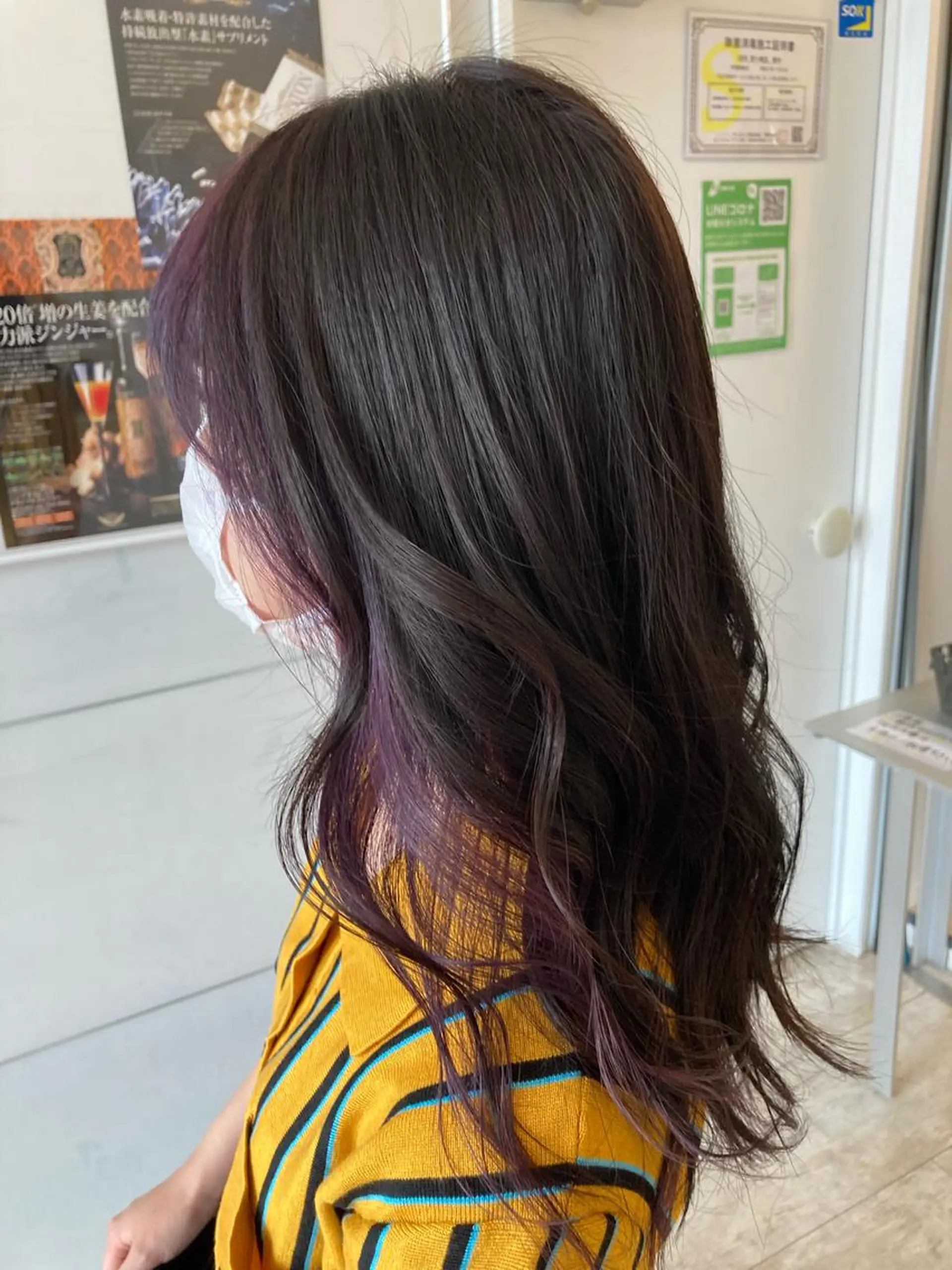 セミロング カラー インナーカラー パープルカラー 岩崎 裕司のヘアスタイル