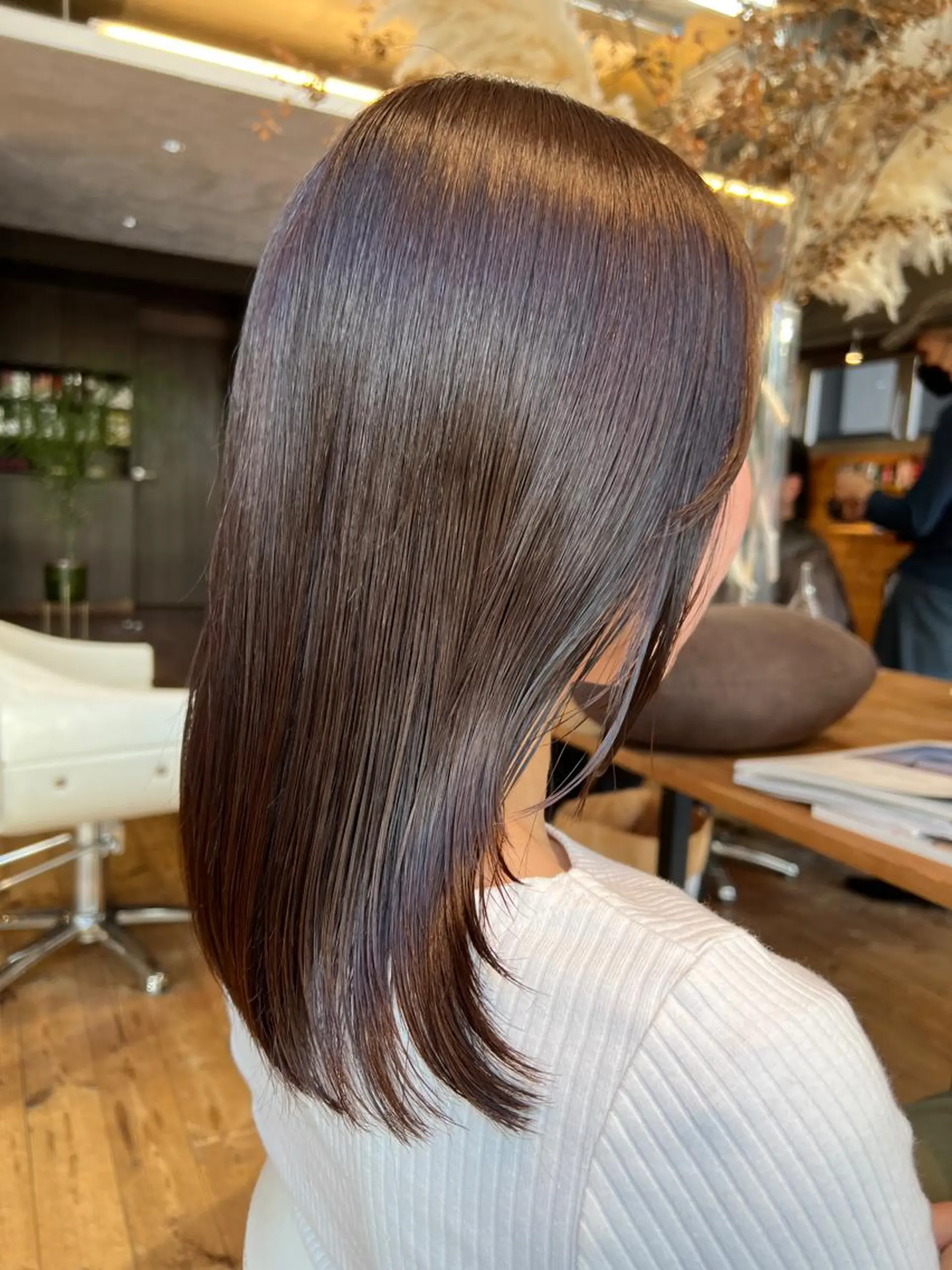 セミロング カラー ブリーチ ブラウンカラー イヤリングカラー グラデーションカラー ハイライトカラー カット ヘアカラー トリートメント 両国駅徒歩1分⭐️ アイロン仕上げのヘアスタイル