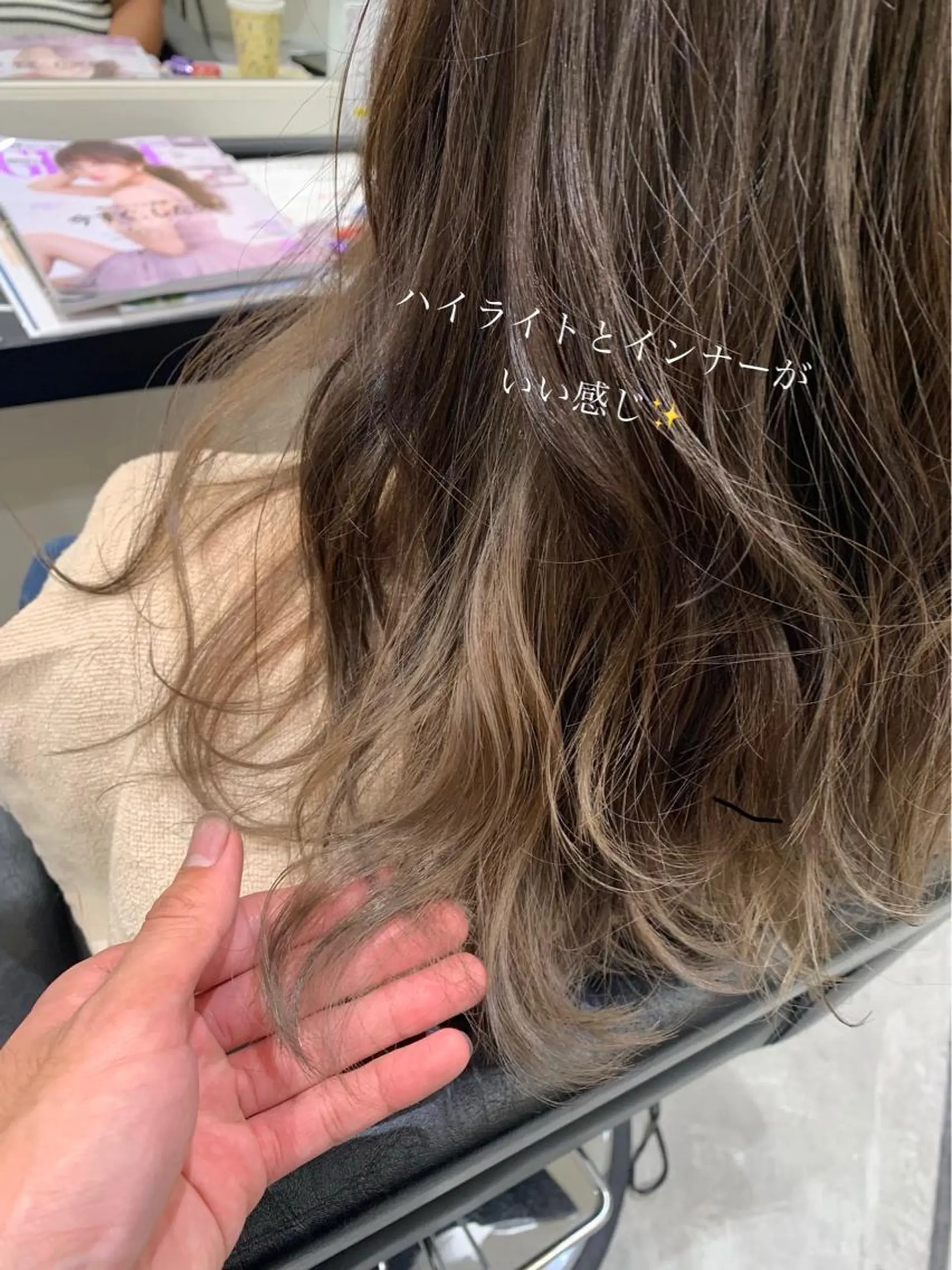 ミディアム カラー グレージュ ハイライトカラー インナーカラー 顔周りカット ハイライト カット ヘアカラー 喜友名 泉樹のヘアスタイル