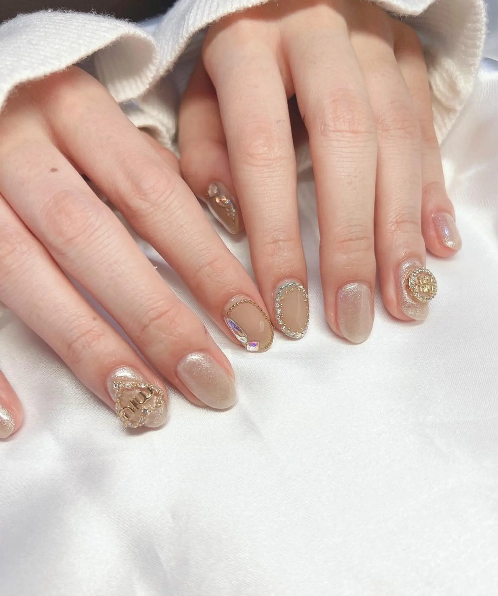 ネイル フレンチネイル ジェルネイル 韓国ネイル 持ち込み パラジェル ちゅるんネイル🪄 耳ツボジュエリー🔗のネイルデザイン