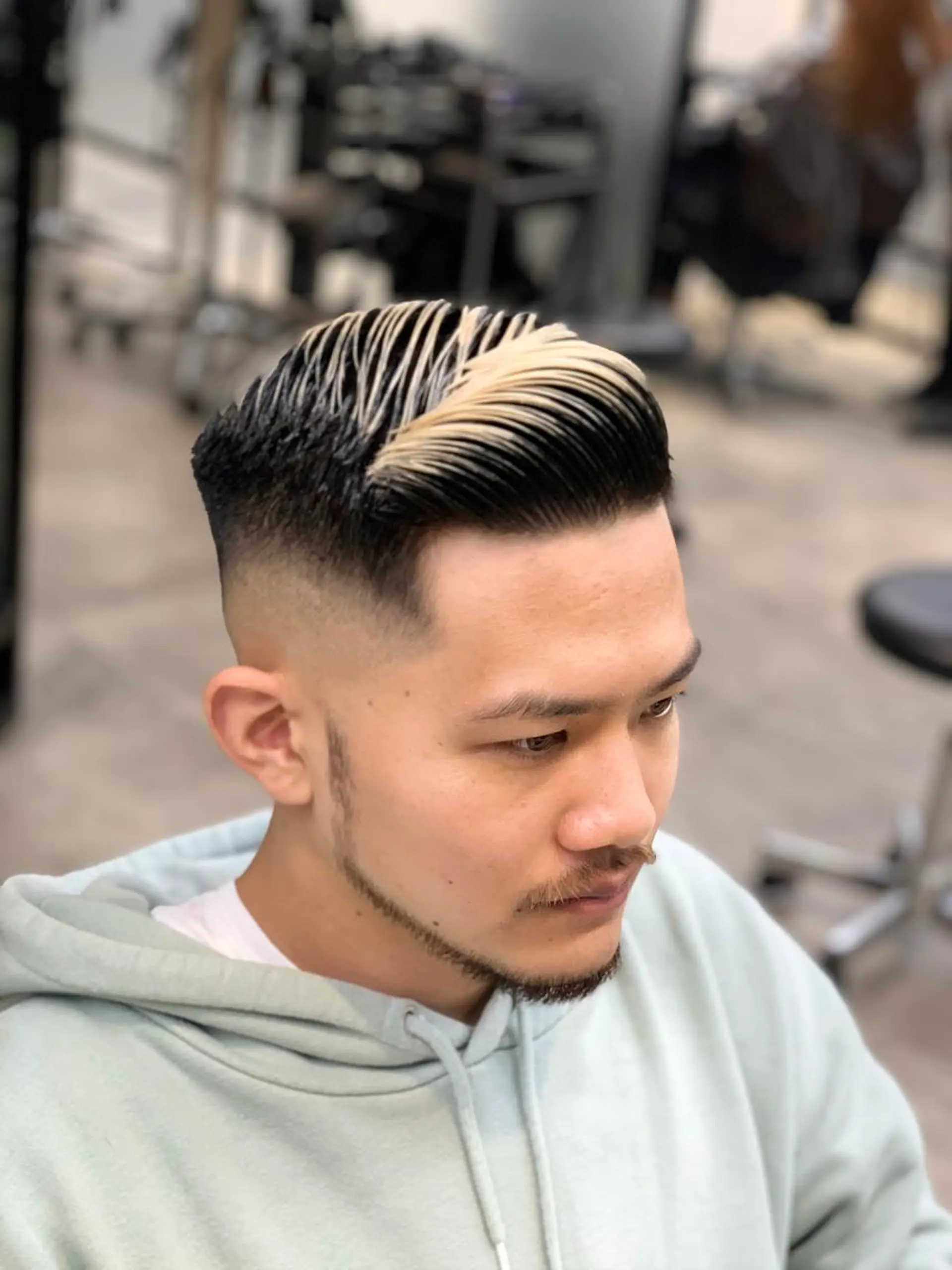 ショート メンズ カット ヘアカラー 及川シゲル 髪質改善講師のヘアスタイル