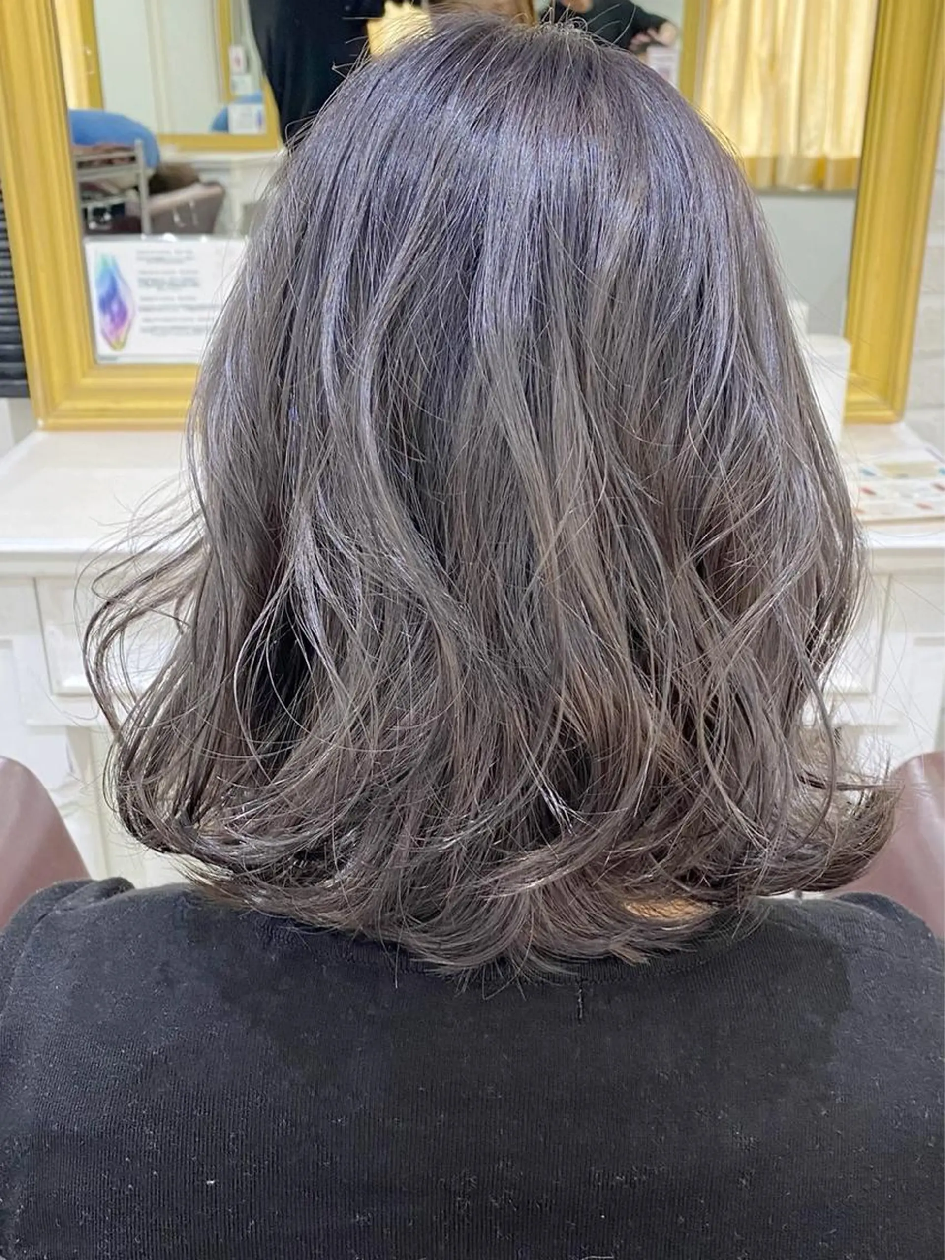 ミディアム 前地 麻衣のヘアスタイル
