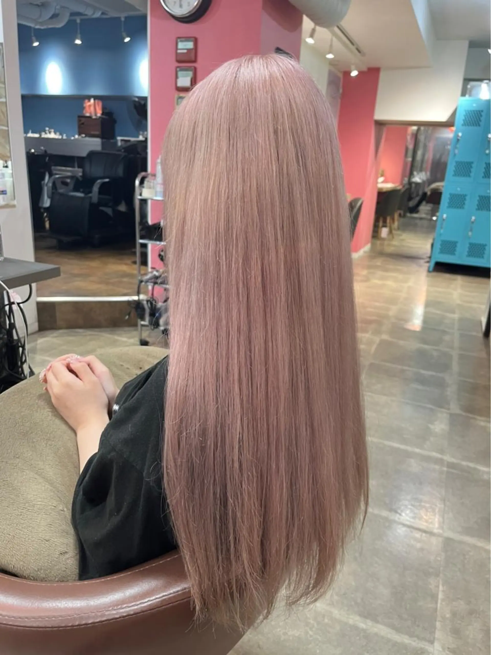 ロング カラー ブリーチ ピンクカラー ヘアカラー エリアNo.1カラー ⭐️hikaru⭐️のヘアスタイル