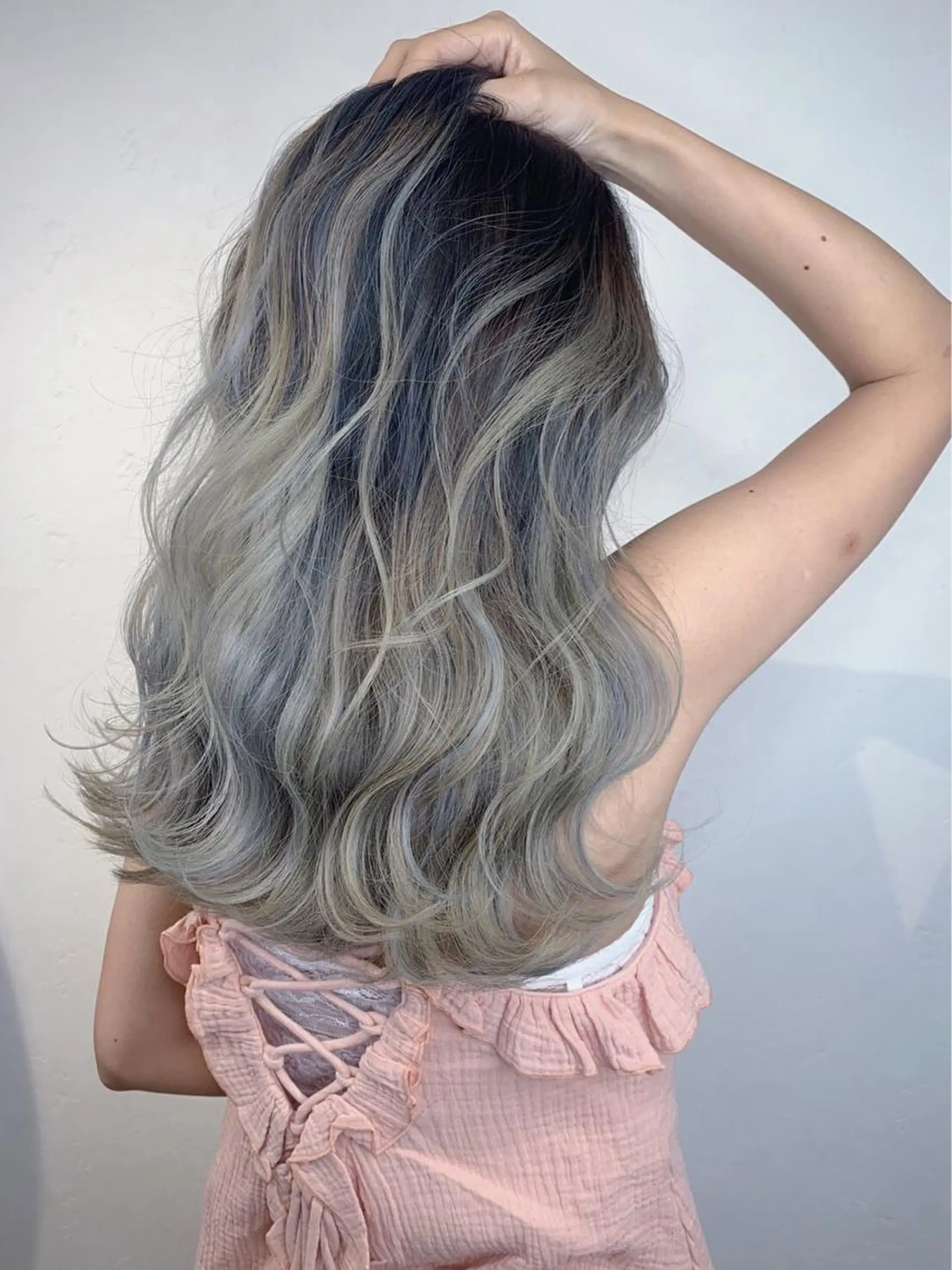 セミロング カラー _WHITE+ 南海難波店のヘアスタイル