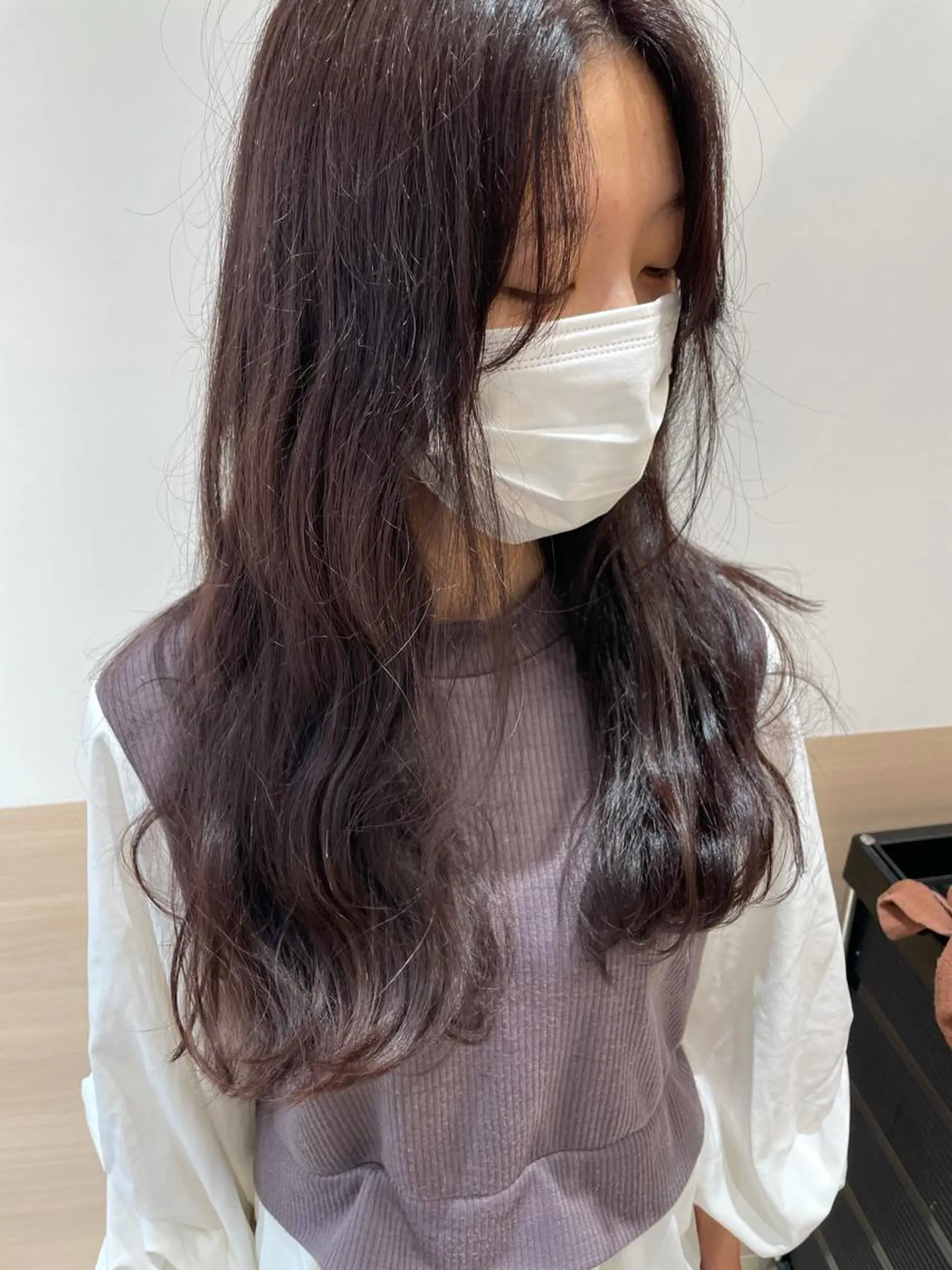 ロング カラー ブラウンカラー デザインカラー パープルカラー パープルブラウン ロング カット ヘアカラー 天野 瑠真のヘアスタイル