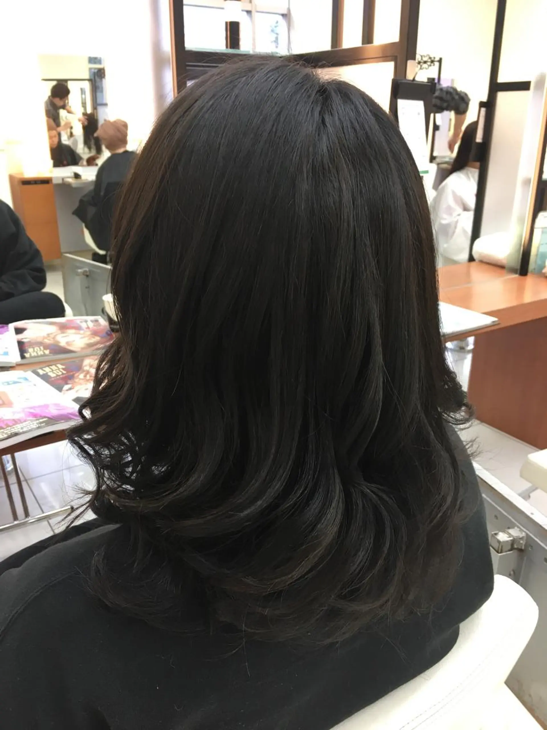 カラー アッシュ 卒業式のヘアスタイル 縮毛矯正 N° jillva ♦️川端裕司♦️のヘアスタイル