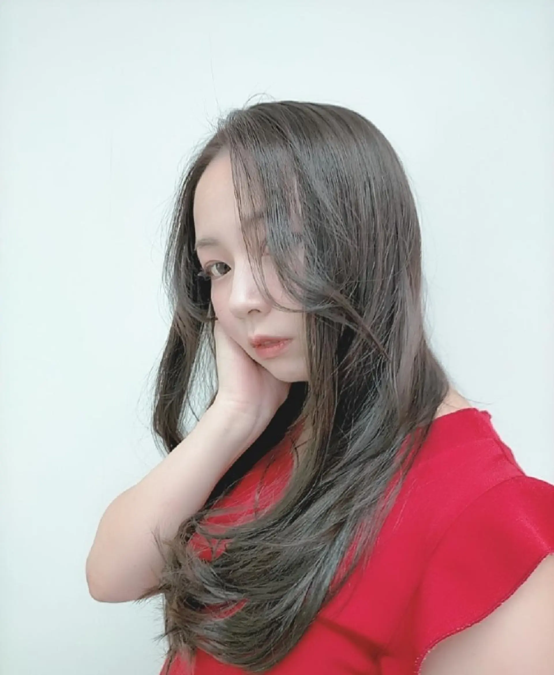 ロング カラー 中野韓国レイヤー× ウルフ  本木之教
のヘアスタイル