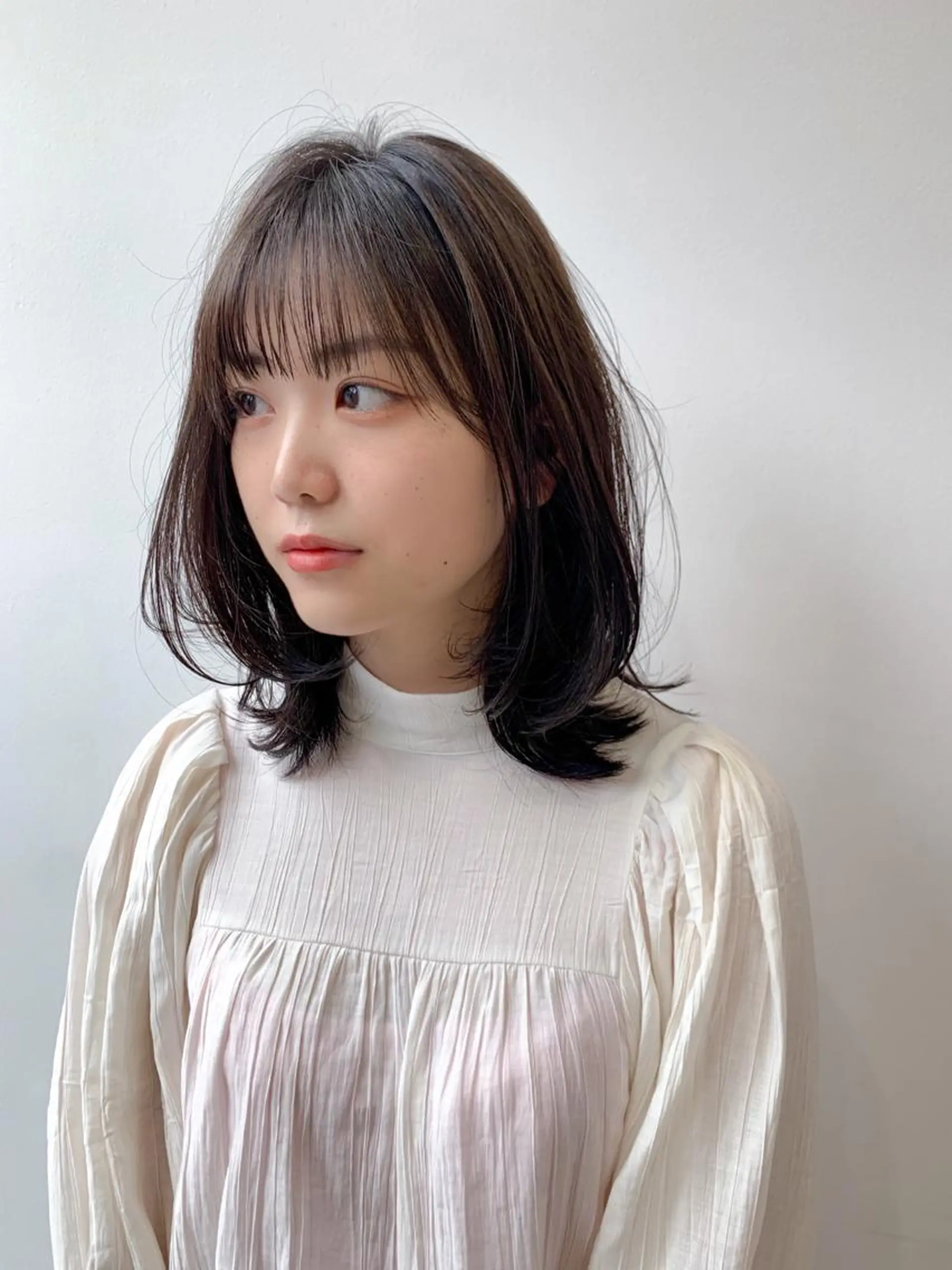 ミディアム レイヤー/顔周り カット/松岡 祥利のヘアスタイル