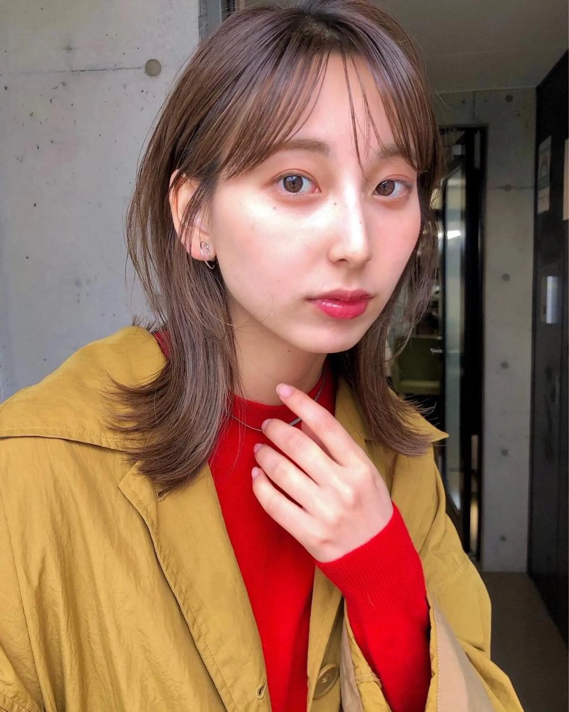 ミディアム カラー 顔周りカット 外ハネヘア カット ヘアカラー トリートメント トレンドヘア🌿 chinariのヘアスタイル