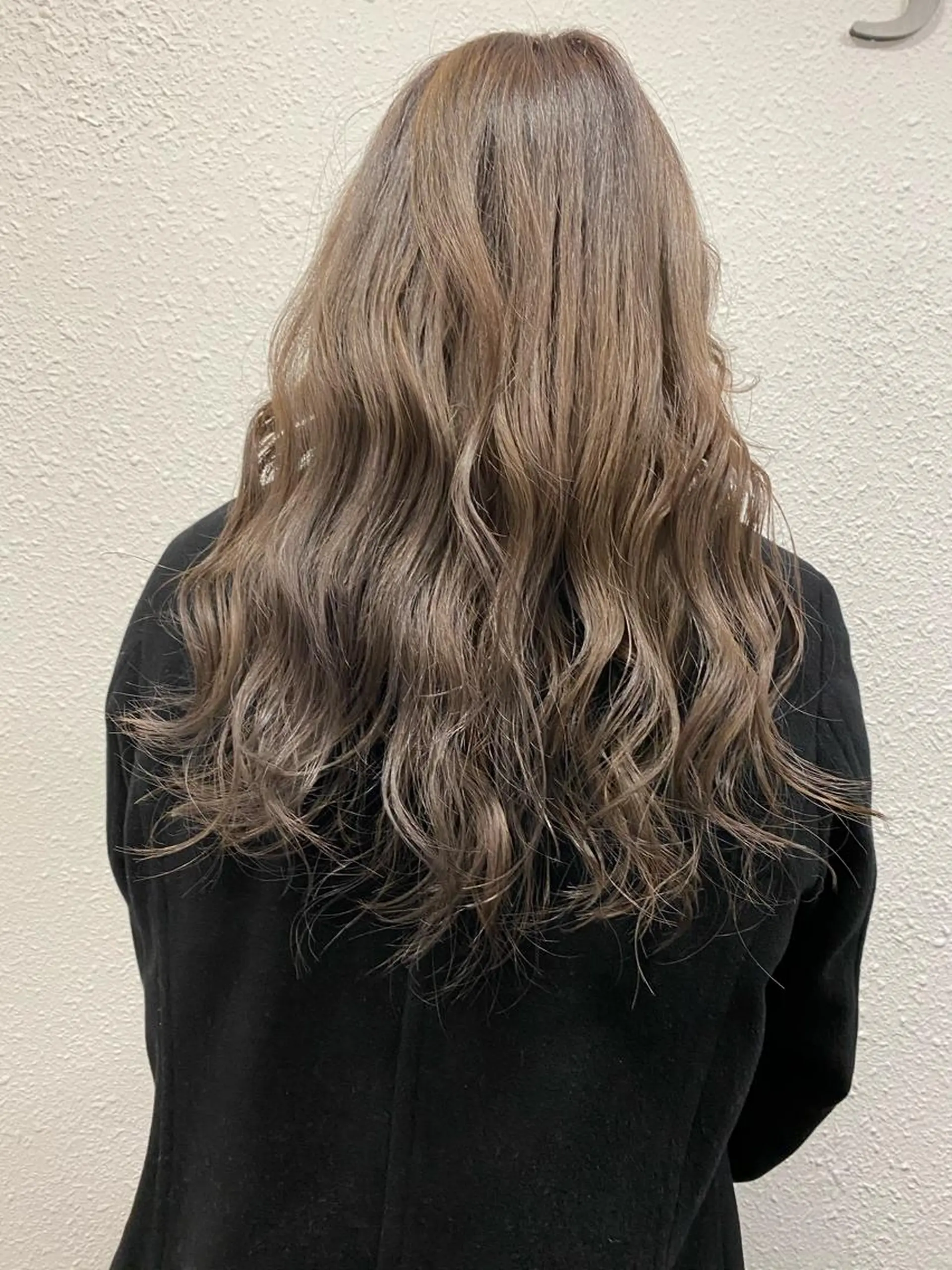 ロング カラー アッシュ 透明感カラー ダブルカラー 美谷添（ミヤゾエ） まどか大人ヘアサロンのヘアスタイル