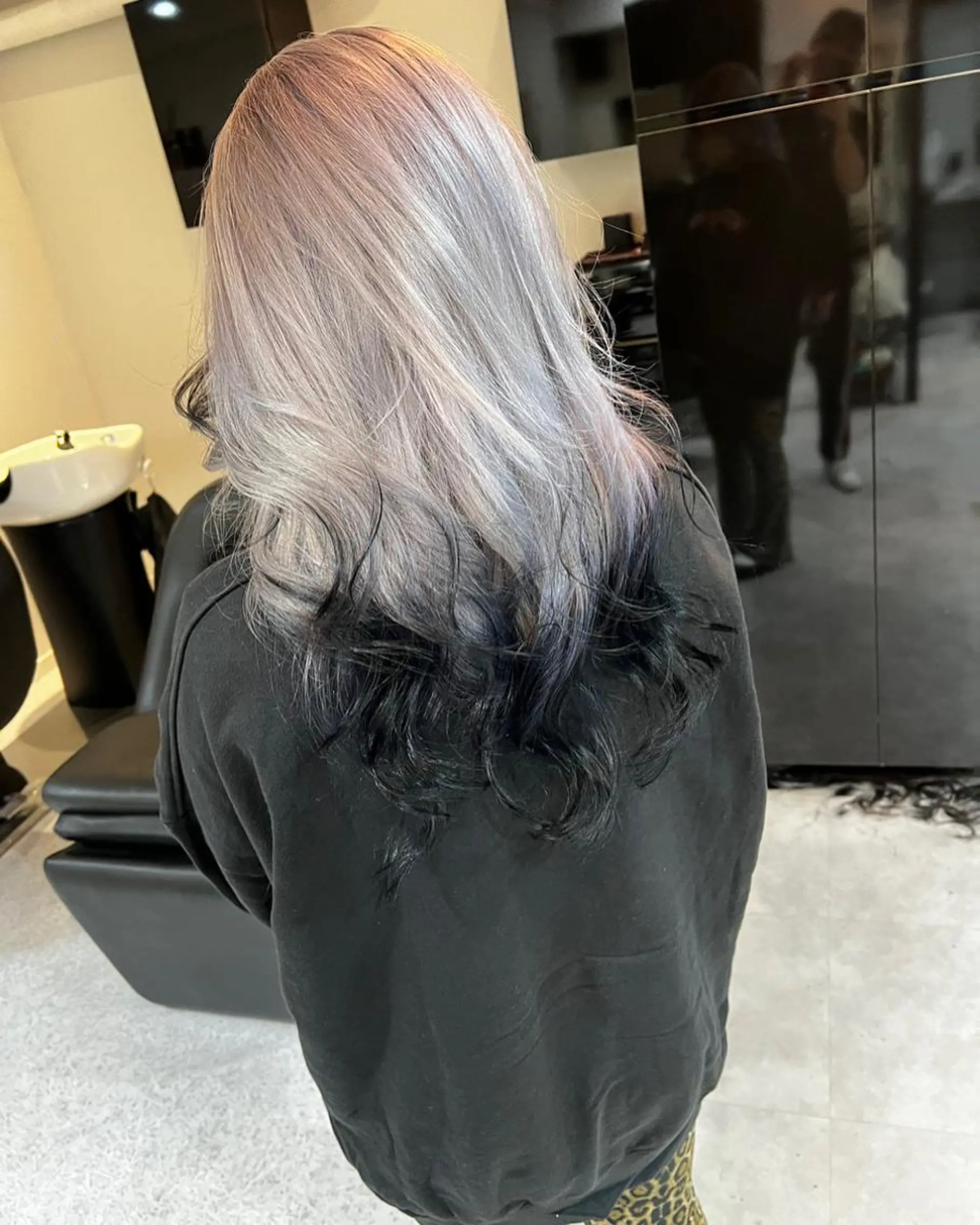 ロング カラー 黒髪 シルバー ホワイトシルバー カット ヘアカラー PSY(サイ)池袋 金田尚久🎨のヘアスタイル