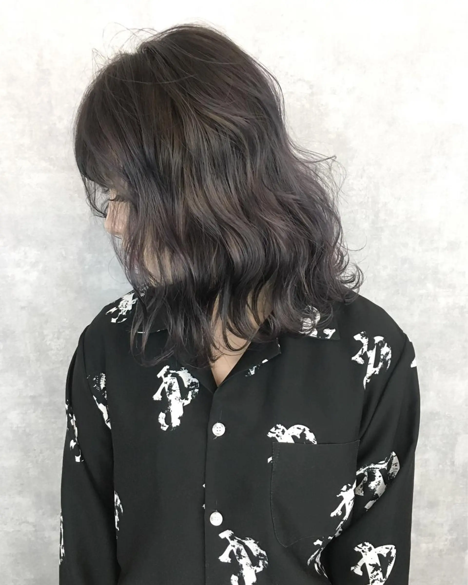 ミディアム カラー ブルーカラー ブルーバイオレット バイオレットカラー レイヤーカット BLend 渋谷のヘアスタイル