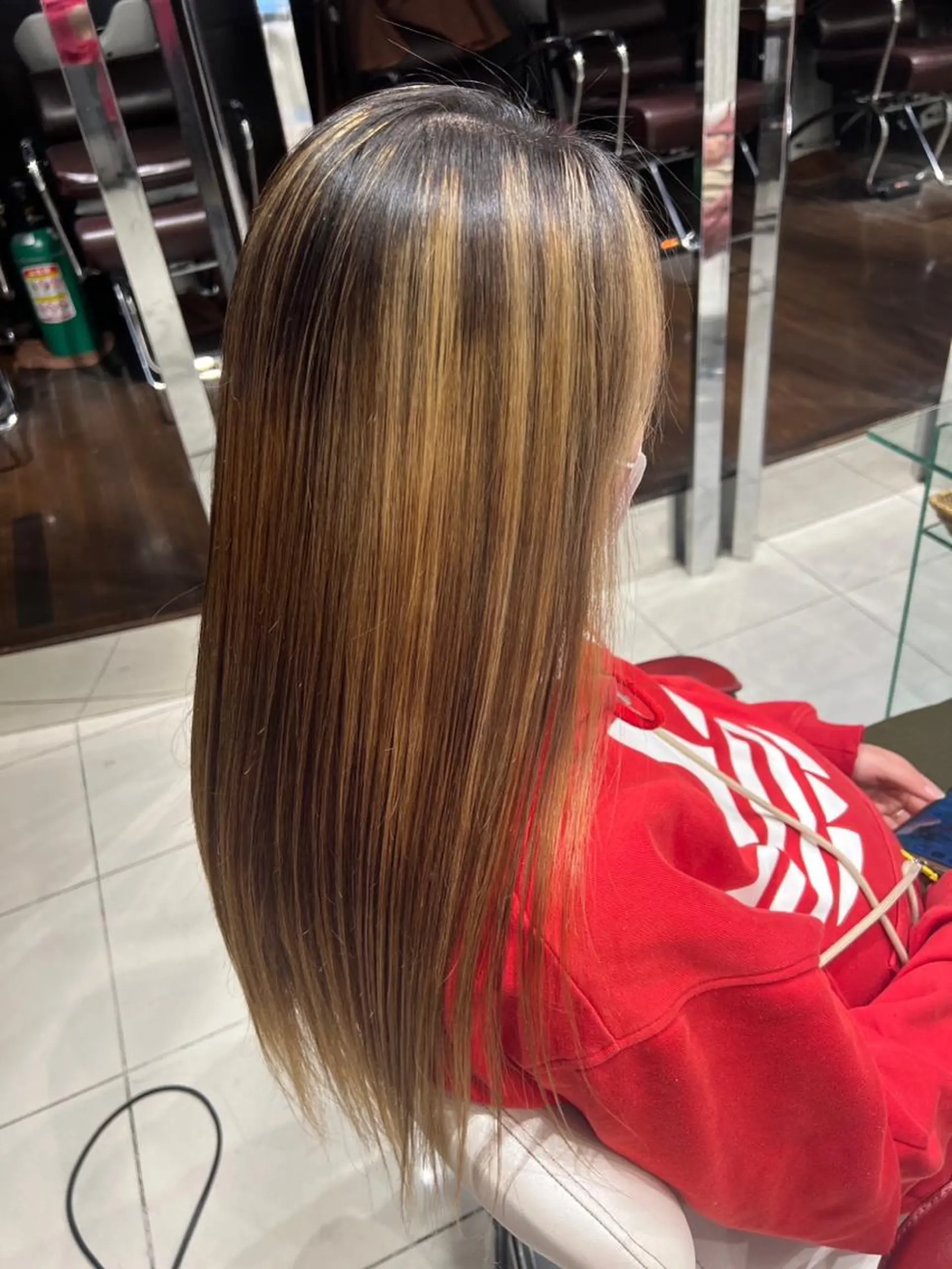 ロング カラー パーマ ブリーチ 縮毛矯正 岡野 芽依のヘアスタイル