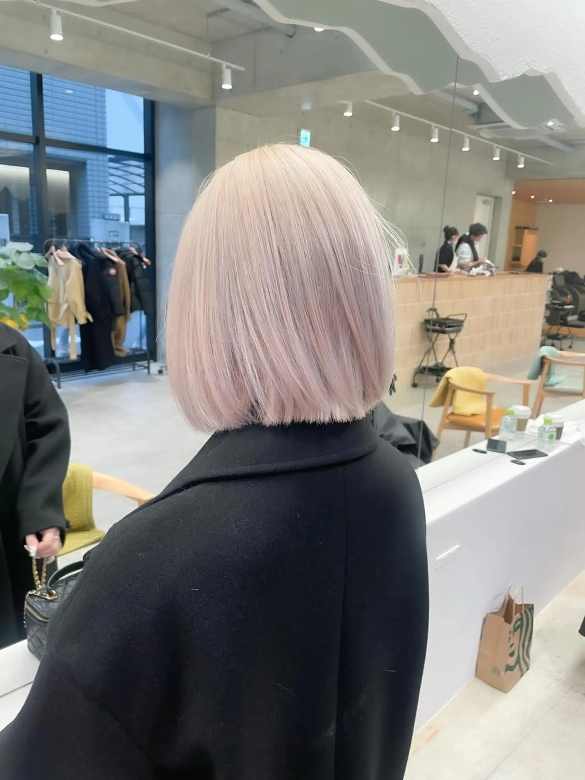 ショート カラー ヘアアレンジ ミニボブ/ブリーチ 🌈MISATOのヘアスタイル