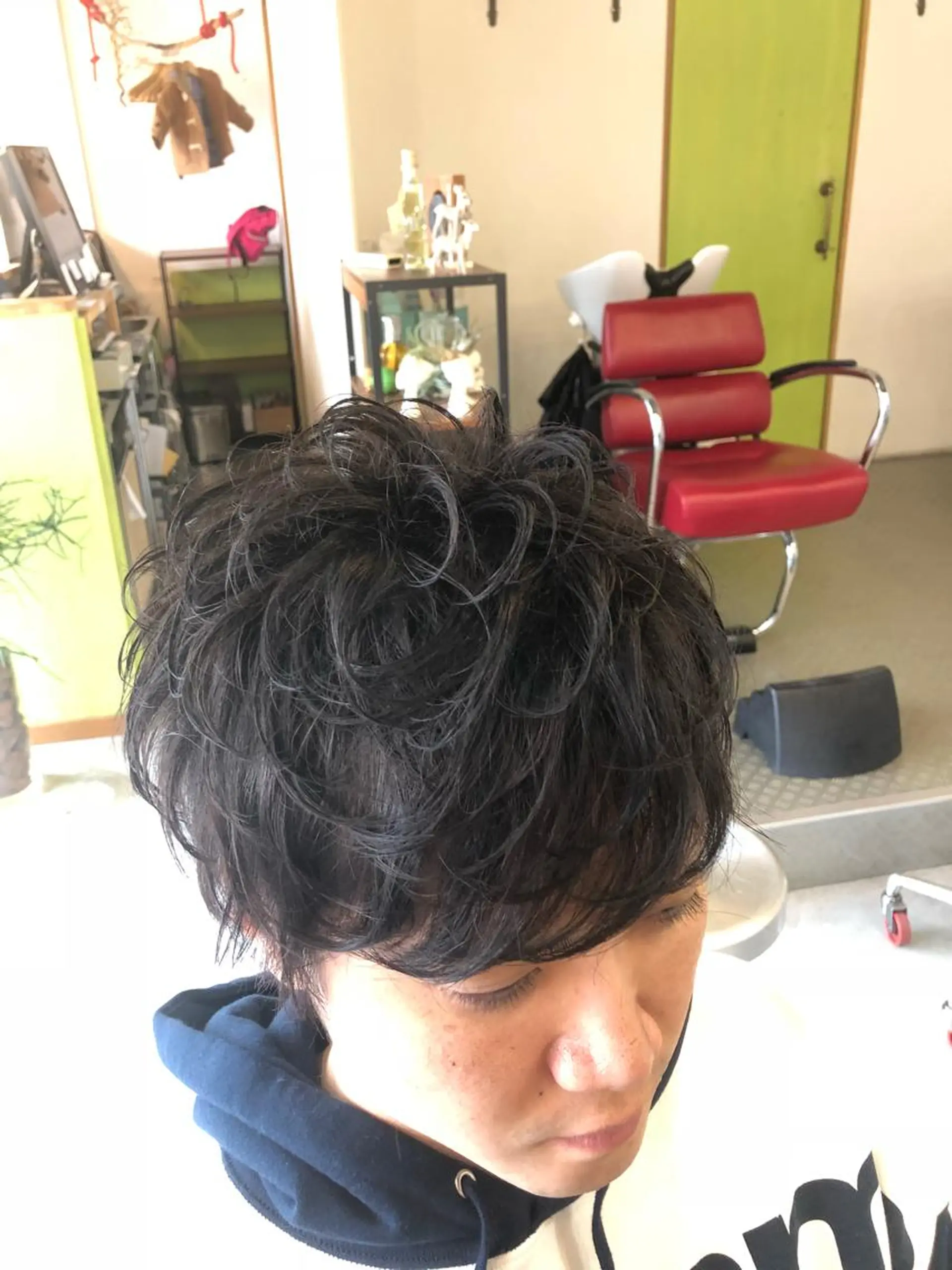 ミディアム カラー パーマ メンズ ミディアムパーマ メンズパーマ 黒髪 カット パーマ 佐藤 輝幸のヘアスタイル