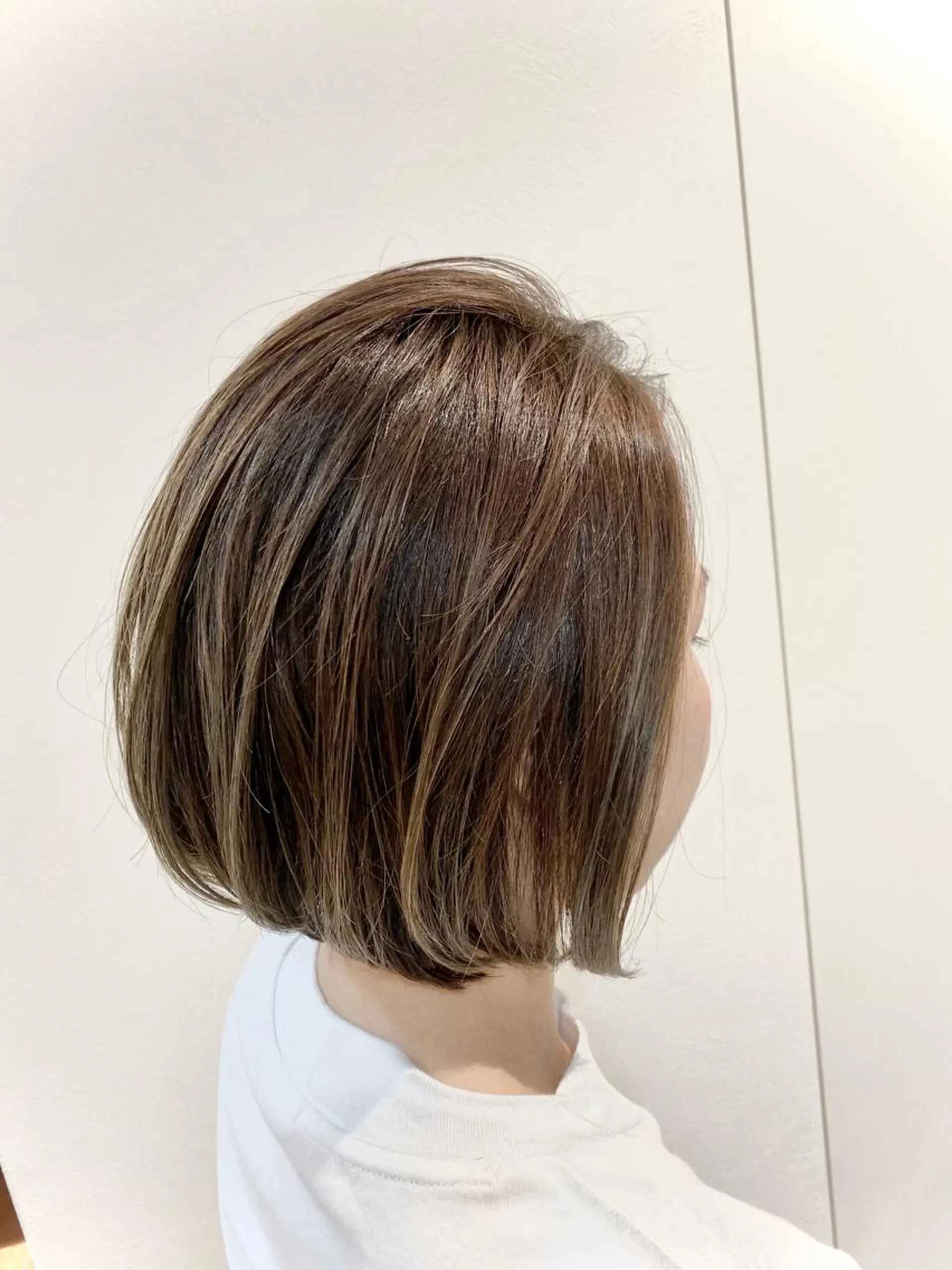 ショート カラー ベージュカラー ハイライトカラー ボブ ハイライト カット ヘアカラー トリートメント Kazu .Kのヘアスタイル