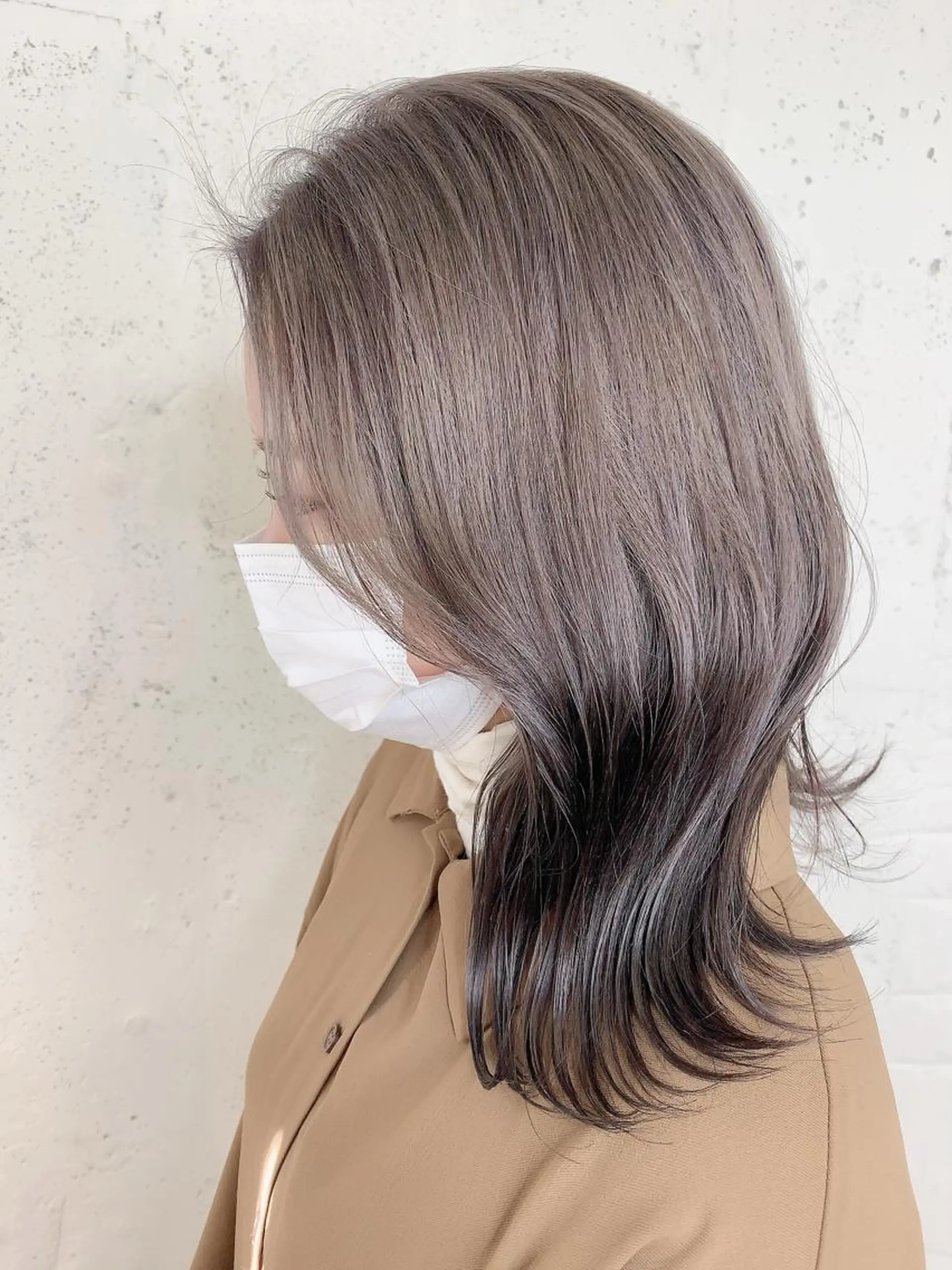 ミディアム カラー カット ヘアカラー 透明感ハイトーン🦄 キラ🌈のヘアスタイル