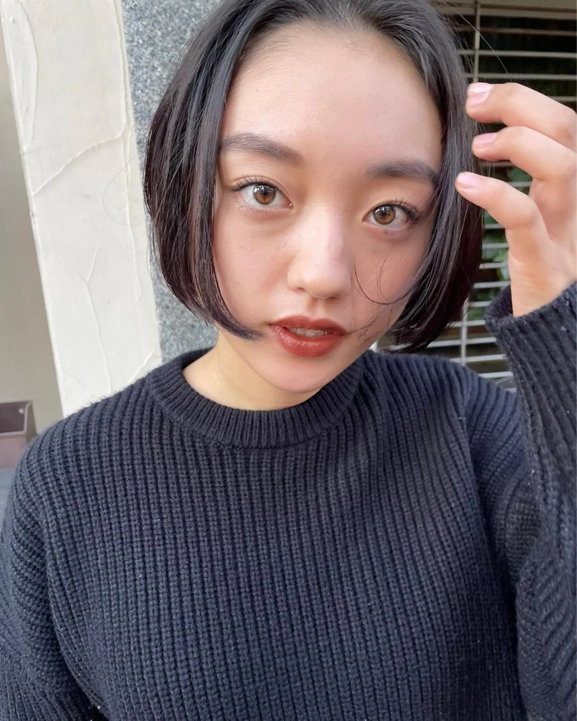 ショート ボブ tomo🍒パーマ ハイトーン似合わせのヘアスタイル