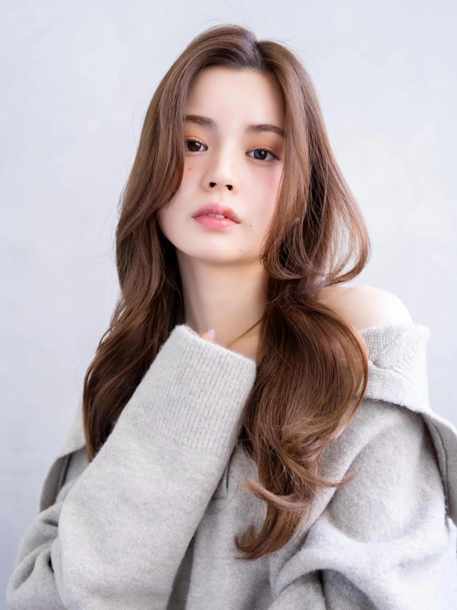 ミディアム Eight White／AIRIのヘアスタイル