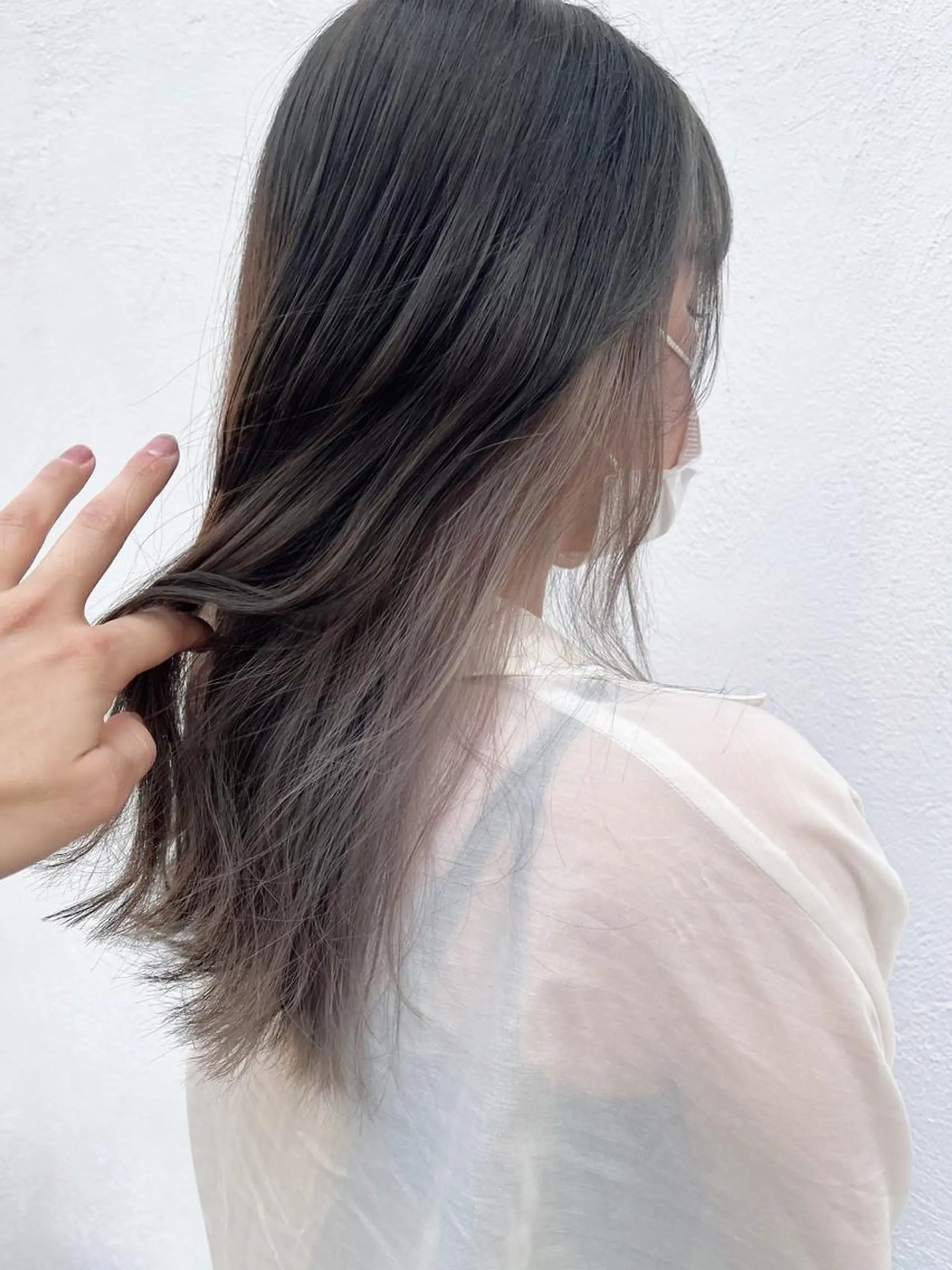セミロング カラー ベージュカラー シルバー シルバーベージュ SALOWIN神戸三宮店所属・【美髪を叶える】中谷 彰宏（アキ)のヘアスタイル