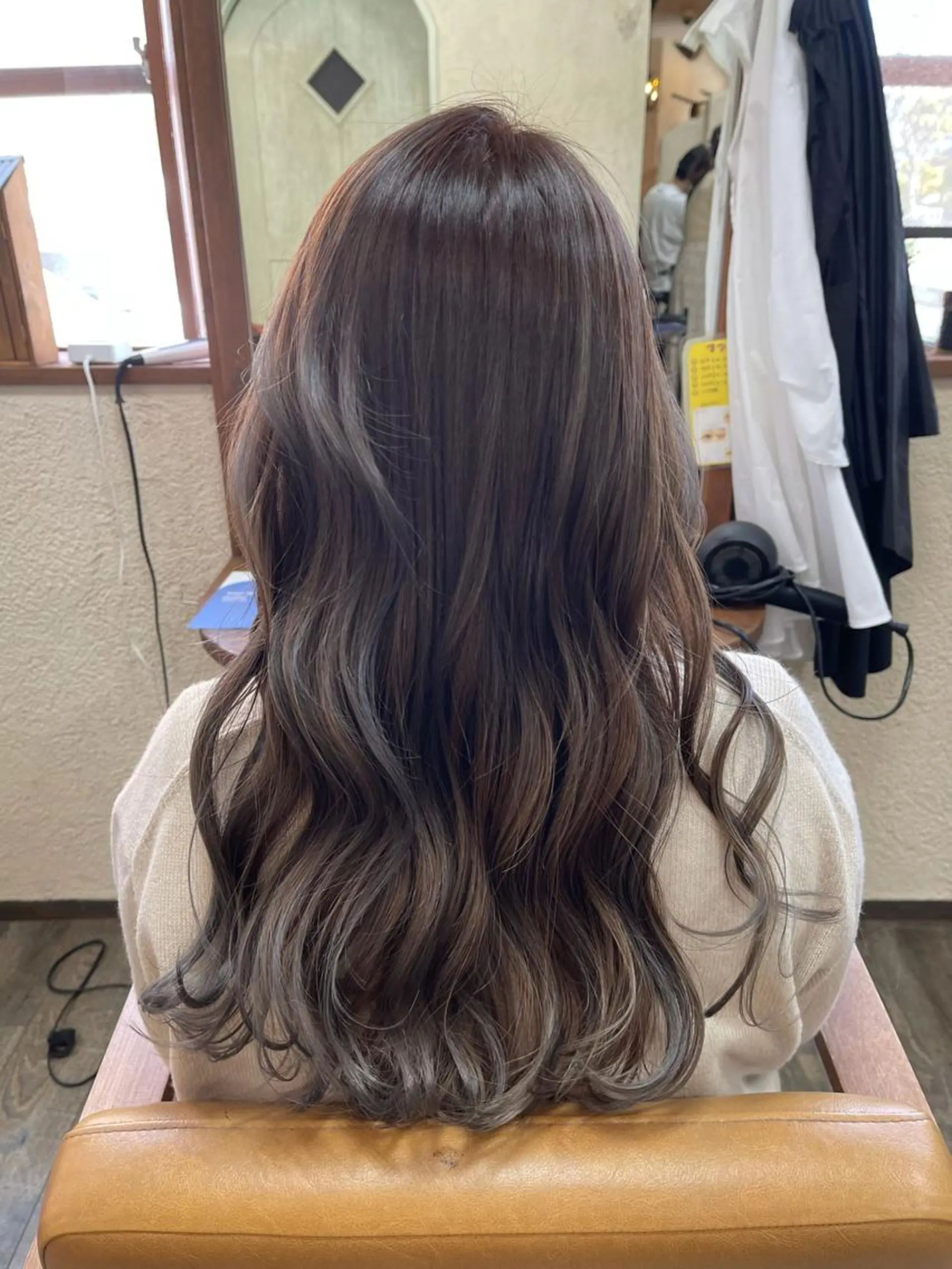 ロング カラー ベージュカラー カット ヘアカラー トリートメント 磧本 祐里恵のヘアスタイル