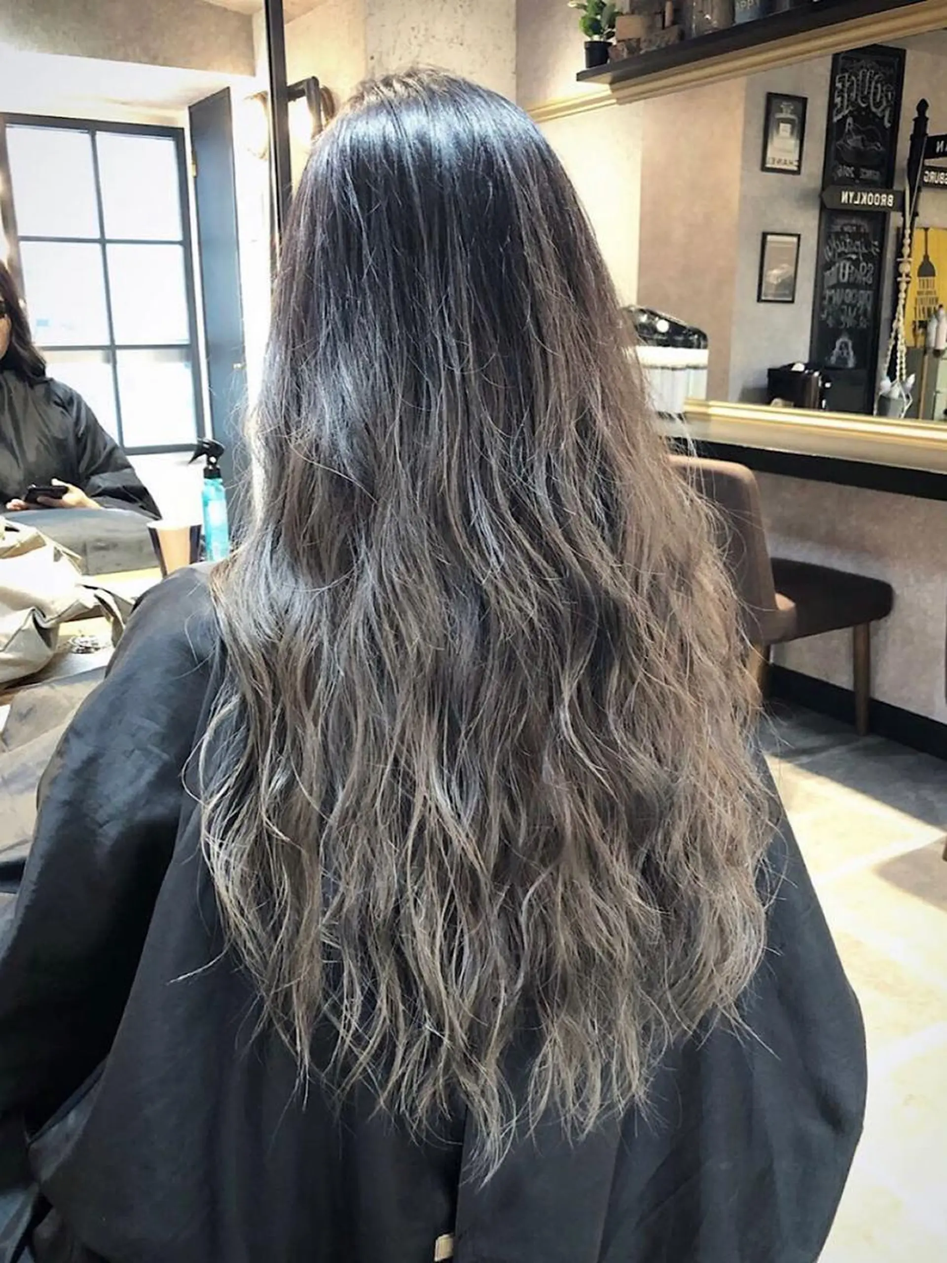 セミロング 韓国／ハッシュカット ／透明感カラー／金野のヘアスタイル