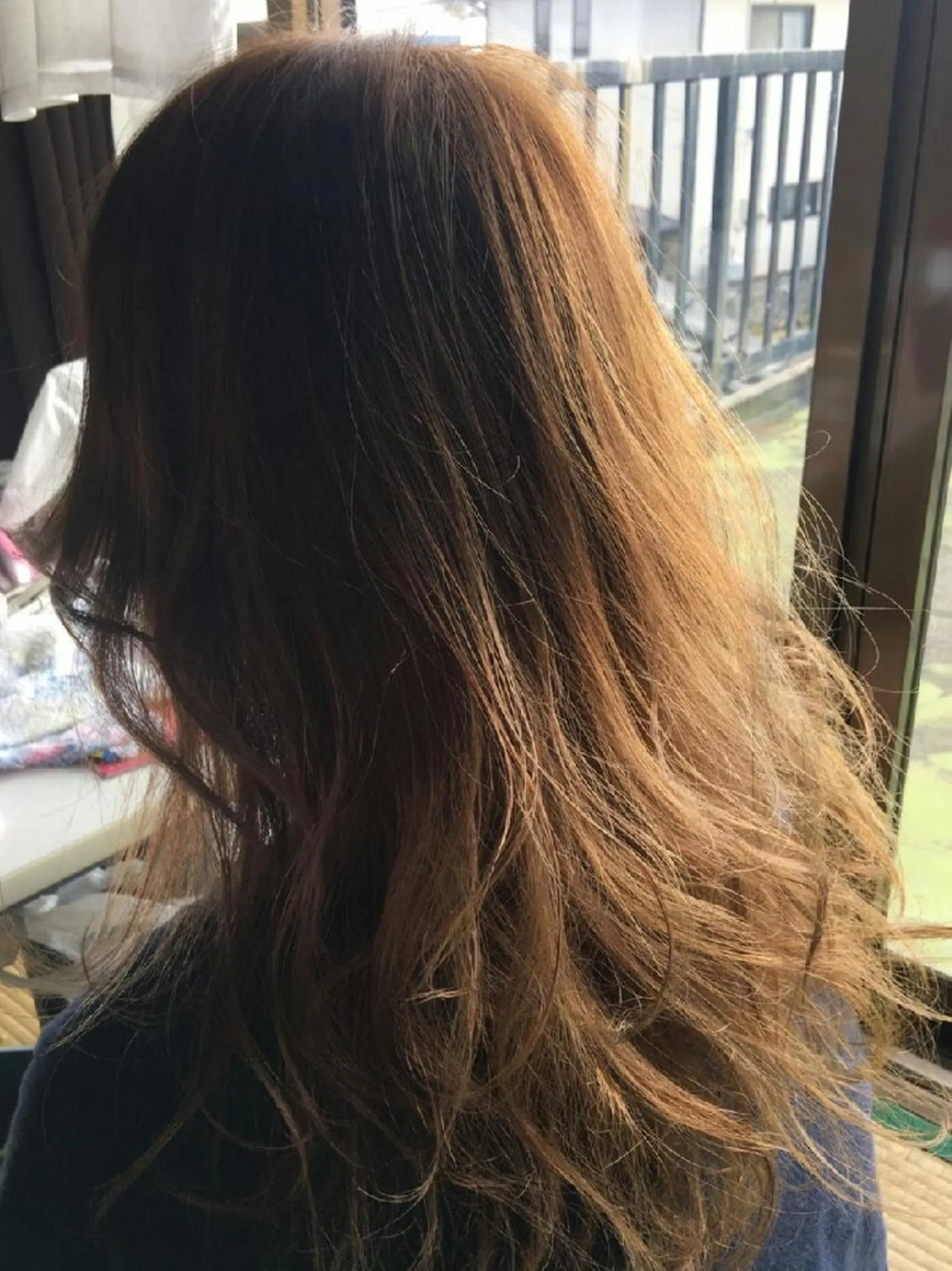 セミロング カラー ブリーチ グラデーションカラー 遠藤 拓馬のヘアスタイル