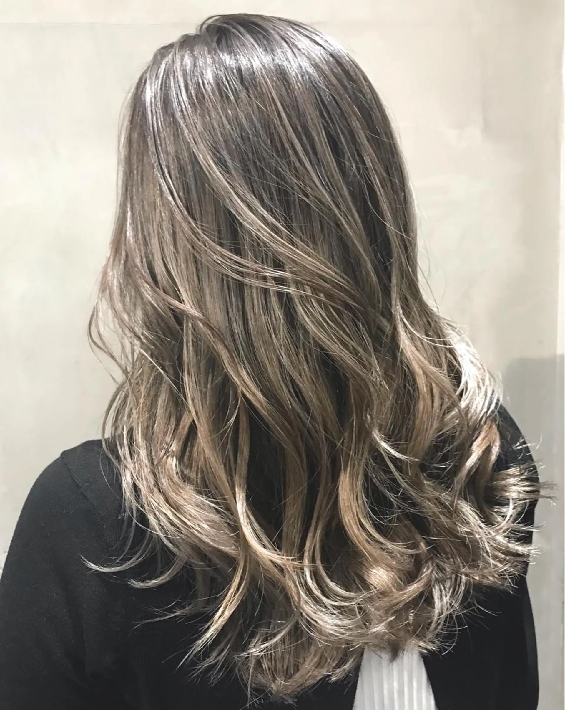 セミロング カラー セミロングパーマ アッシュ ベージュカラー ブルーカラー グレージュ ヘアカラー DX  SHARE  SALON 　SHIBUYA所属・AKI アキのヘアスタイル