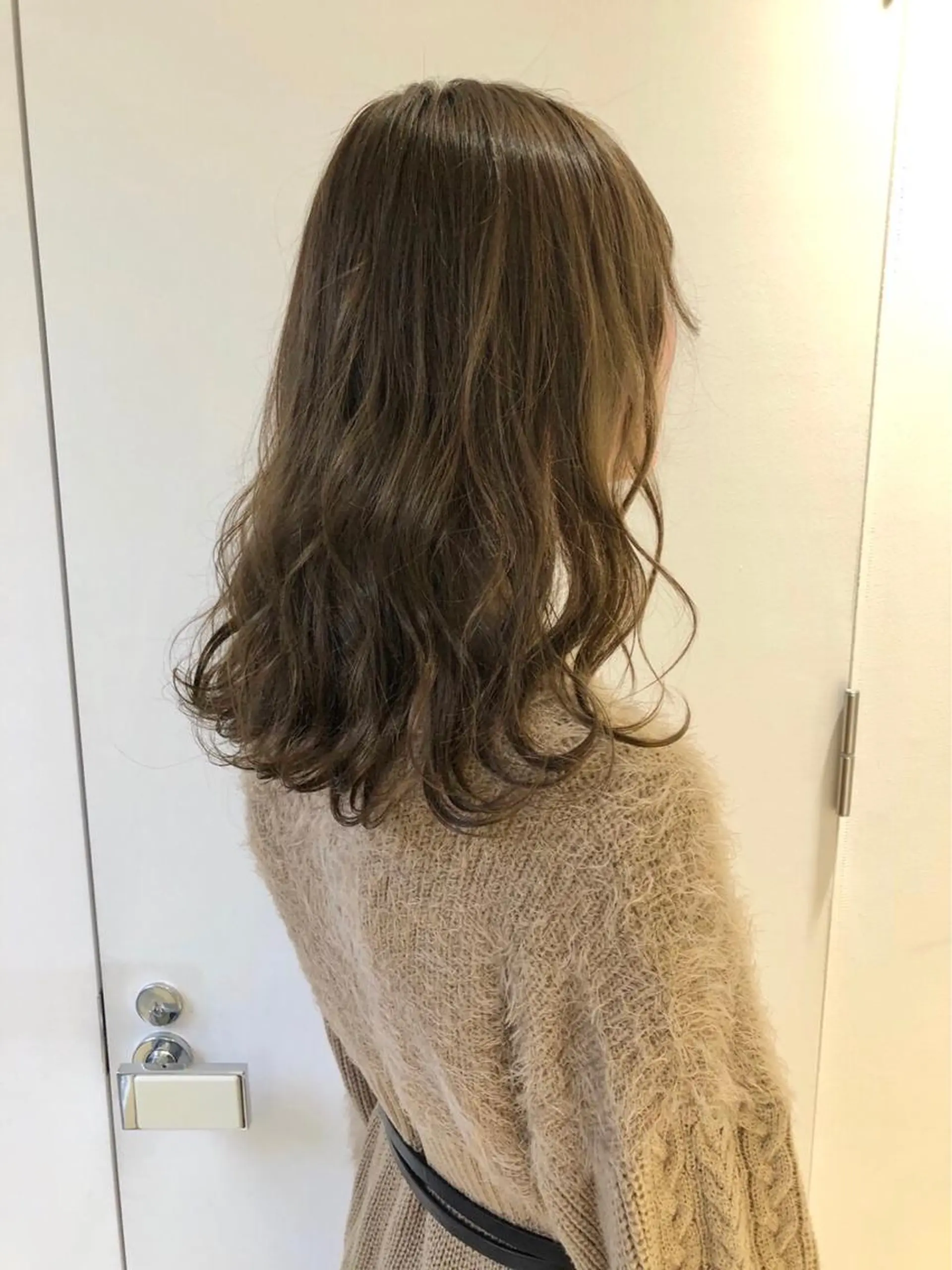 ロング カラー ベージュカラー Sana/ 耳ツボ/インナーのヘアスタイル