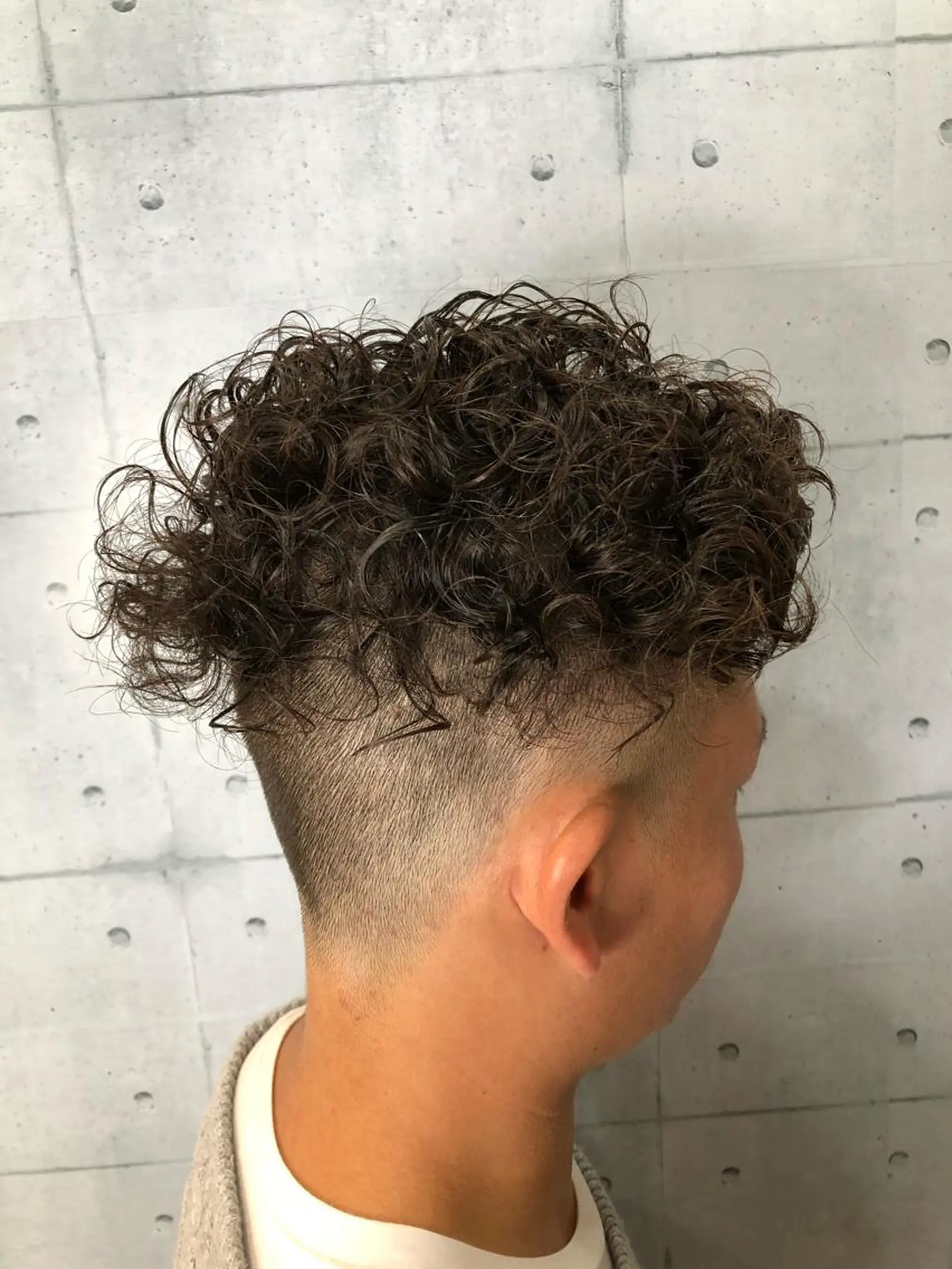 ショート パーマ メンズ フェードカット モヒカン メンズパーマ 北脇 健治のヘアスタイル