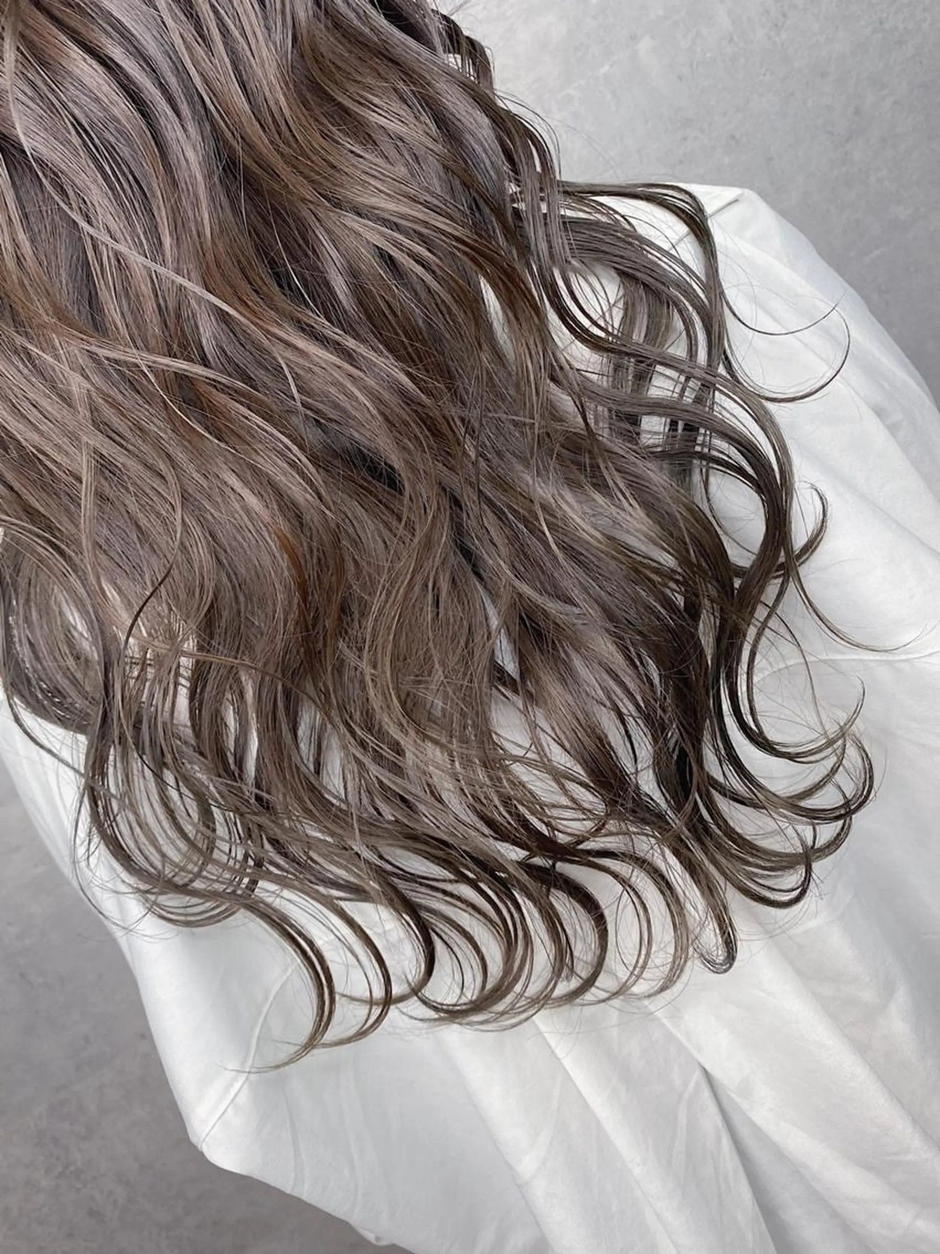 ロング カラー ヘアカラー トリートメント _WHITE 天王寺のヘアスタイル