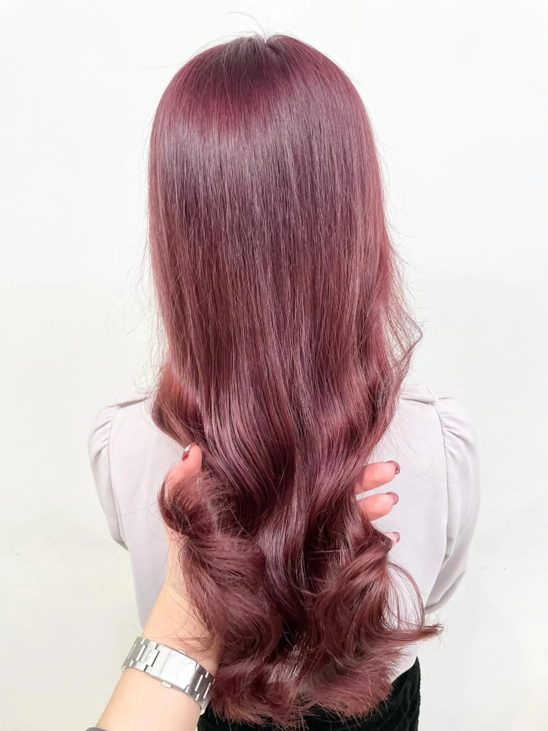 ロング カラー 🩵ハイトーン 美咲🩵のヘアスタイル