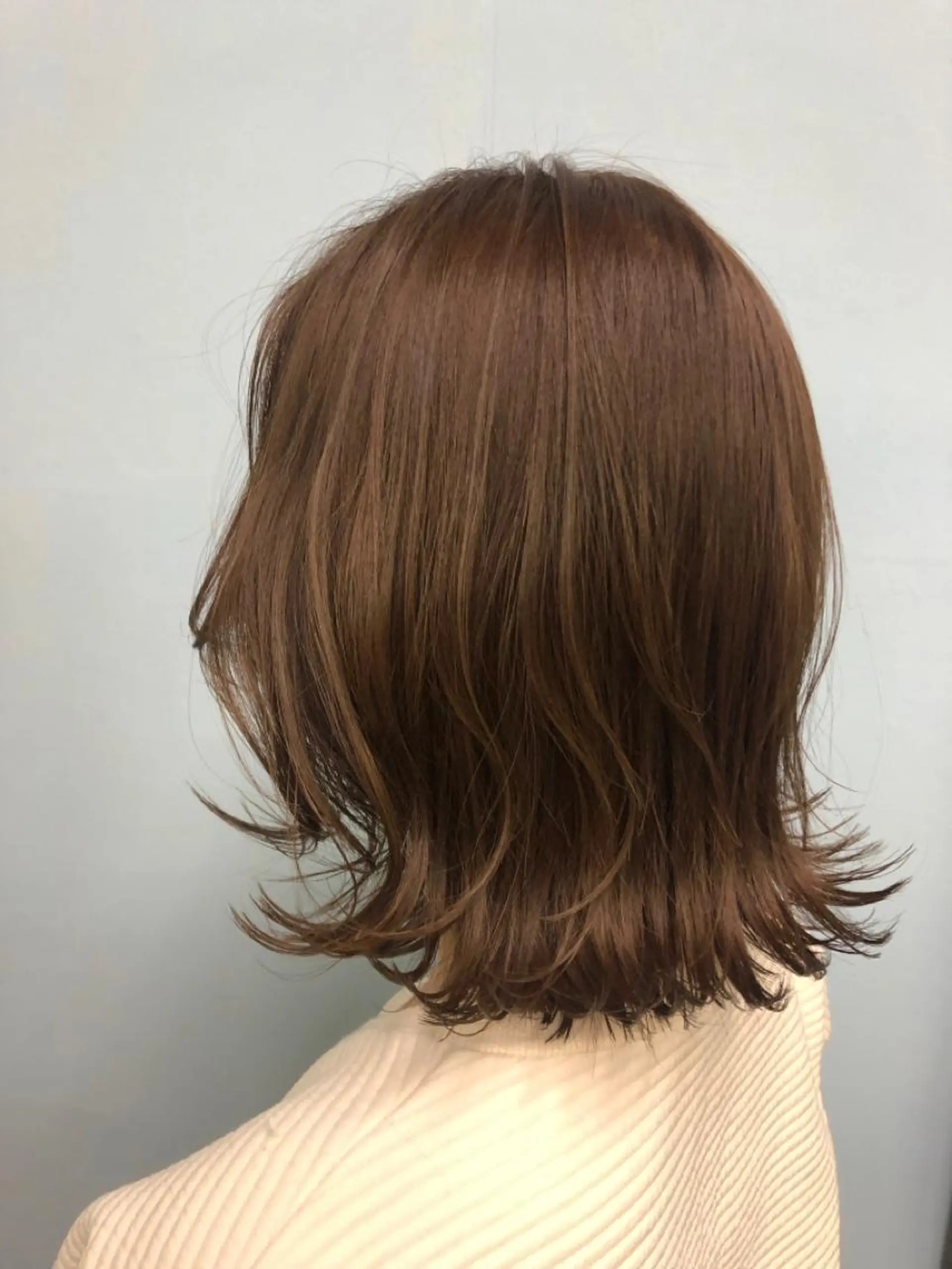 ミディアム カット 艶カラー🩵💛 NANAのヘアスタイル