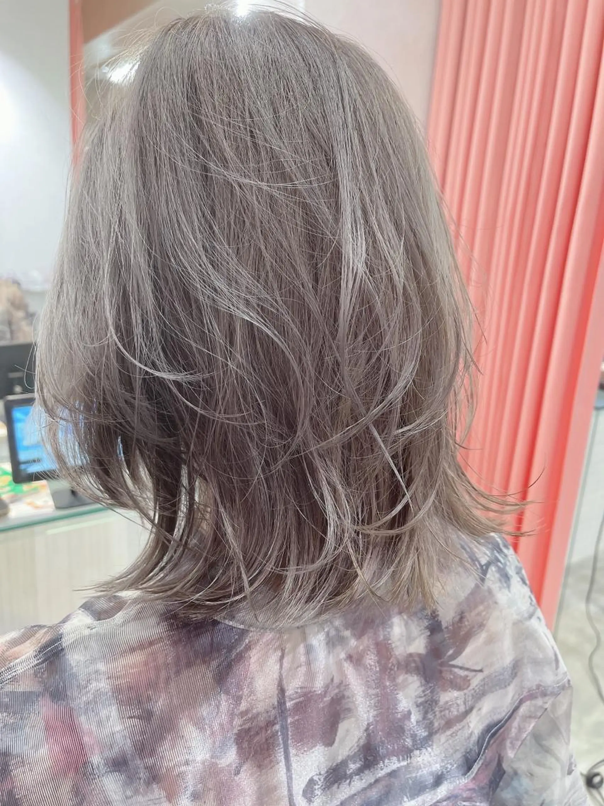 ミディアム カット ヘアカラー BOX mico.のヘアスタイル