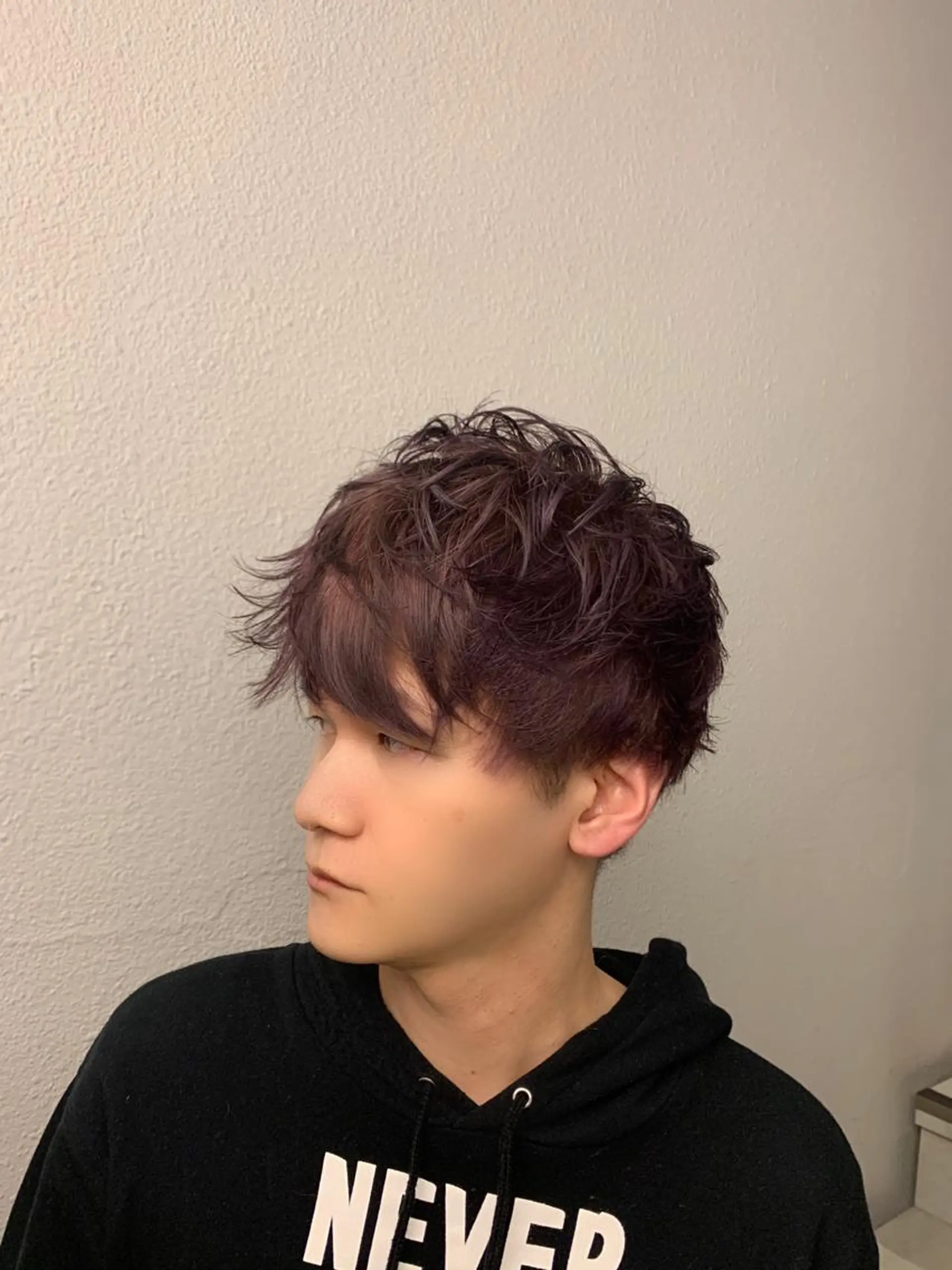 ミディアム カラー メンズ ラベンダーカラー ラベンダーピンク ピンクカラー ひらお あおとのヘアスタイル