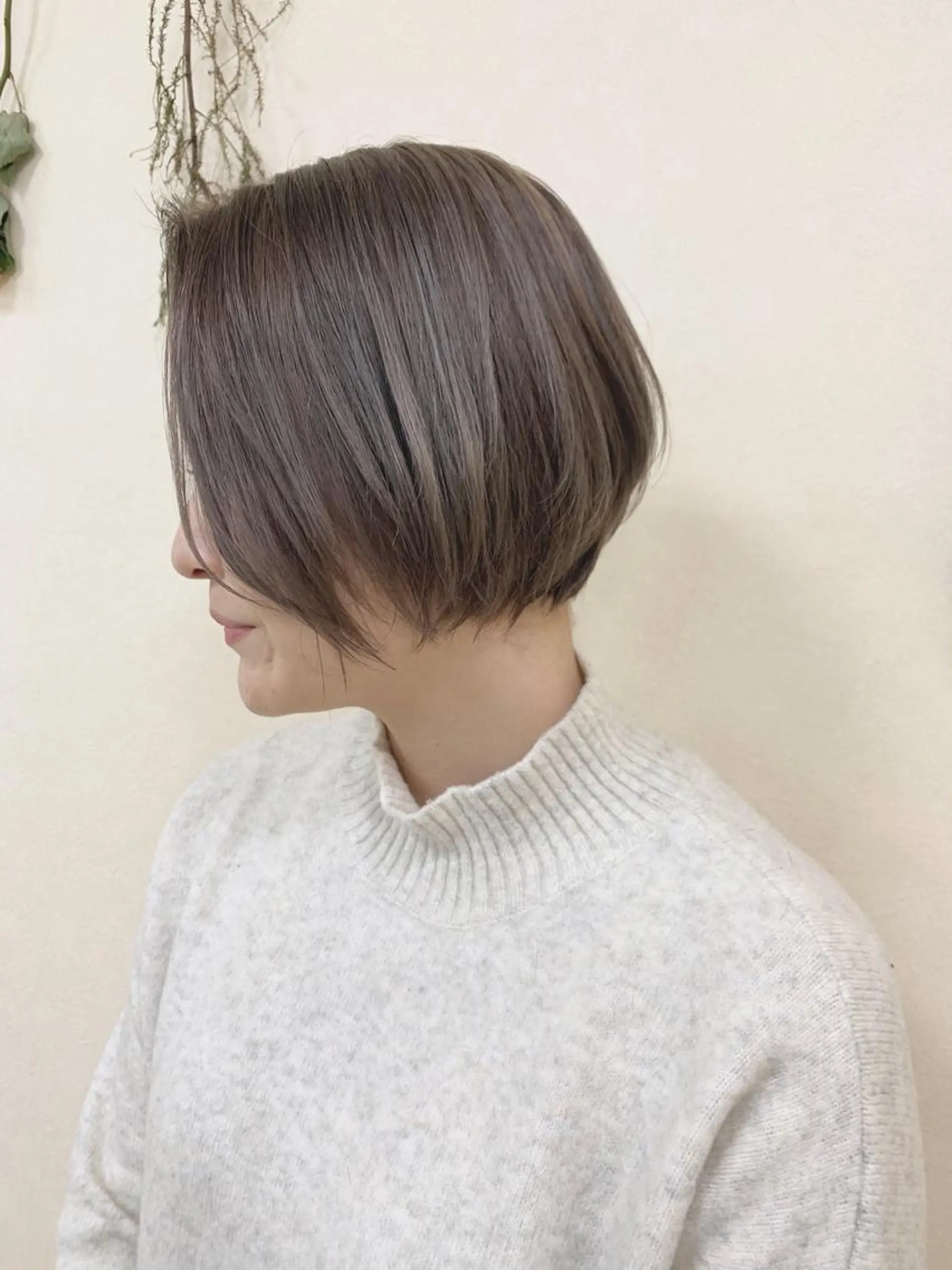 ショート カラー 切りっぱなしボブ ショートボブ ハンサムショート ブリーチ グレージュ カット ヘアカラー トリートメント 初めてのショート お任せください✂️のヘアスタイル