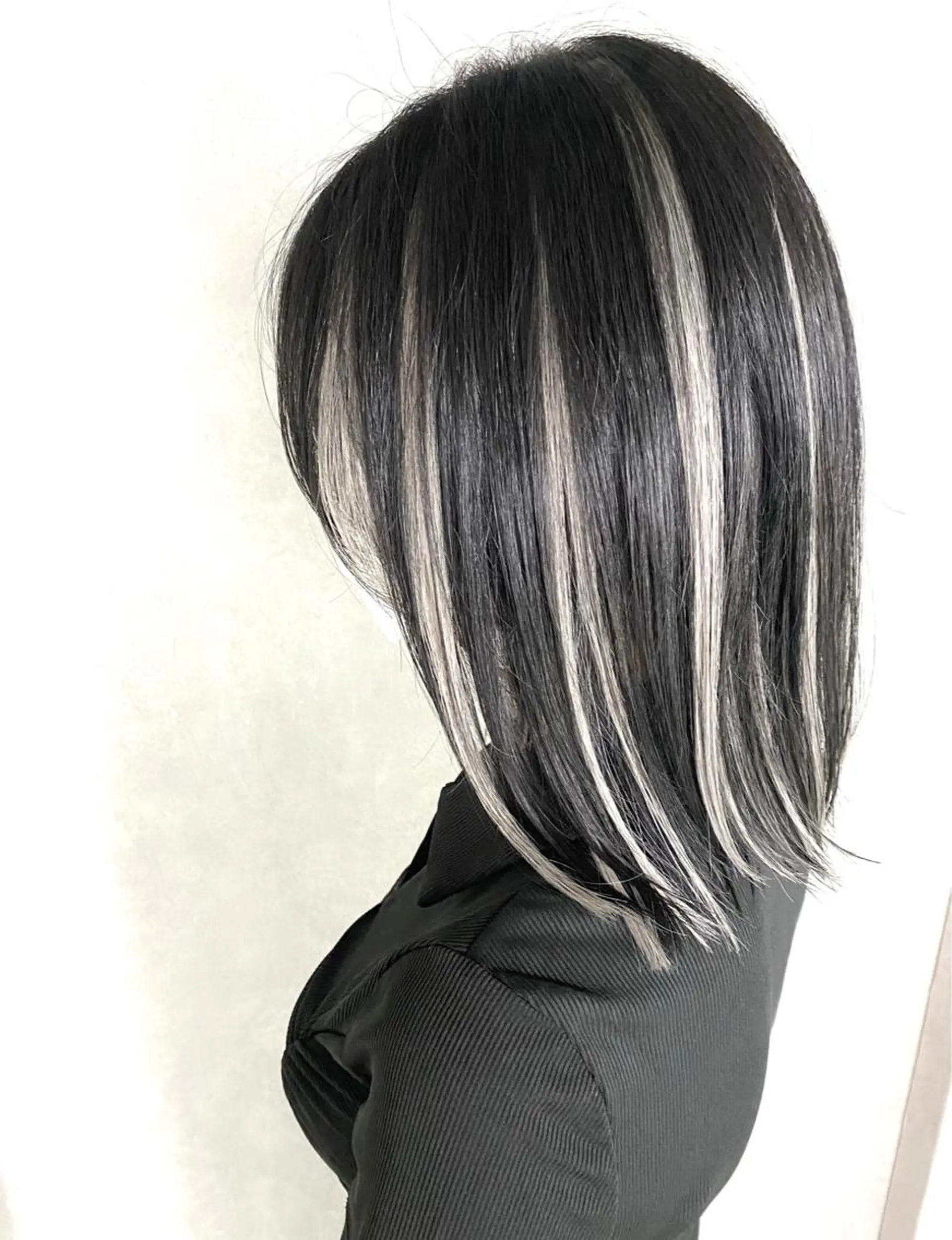 ミディアム シールエクステ エクステ ハイライト レイヤーカット シール、 ハネエクステのヘアスタイル