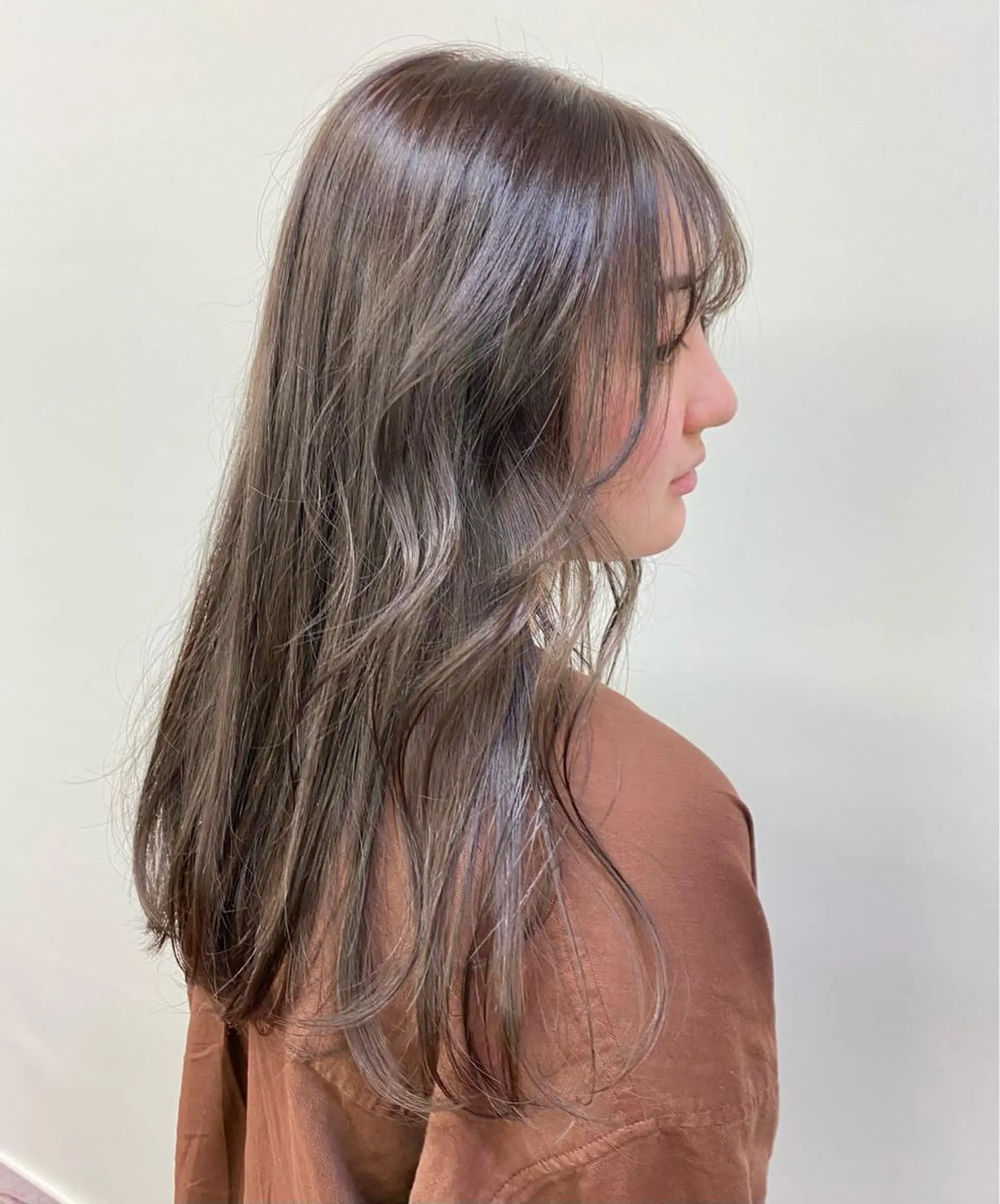 セミロング ヘアカラー 山嵜 かなのヘアスタイル