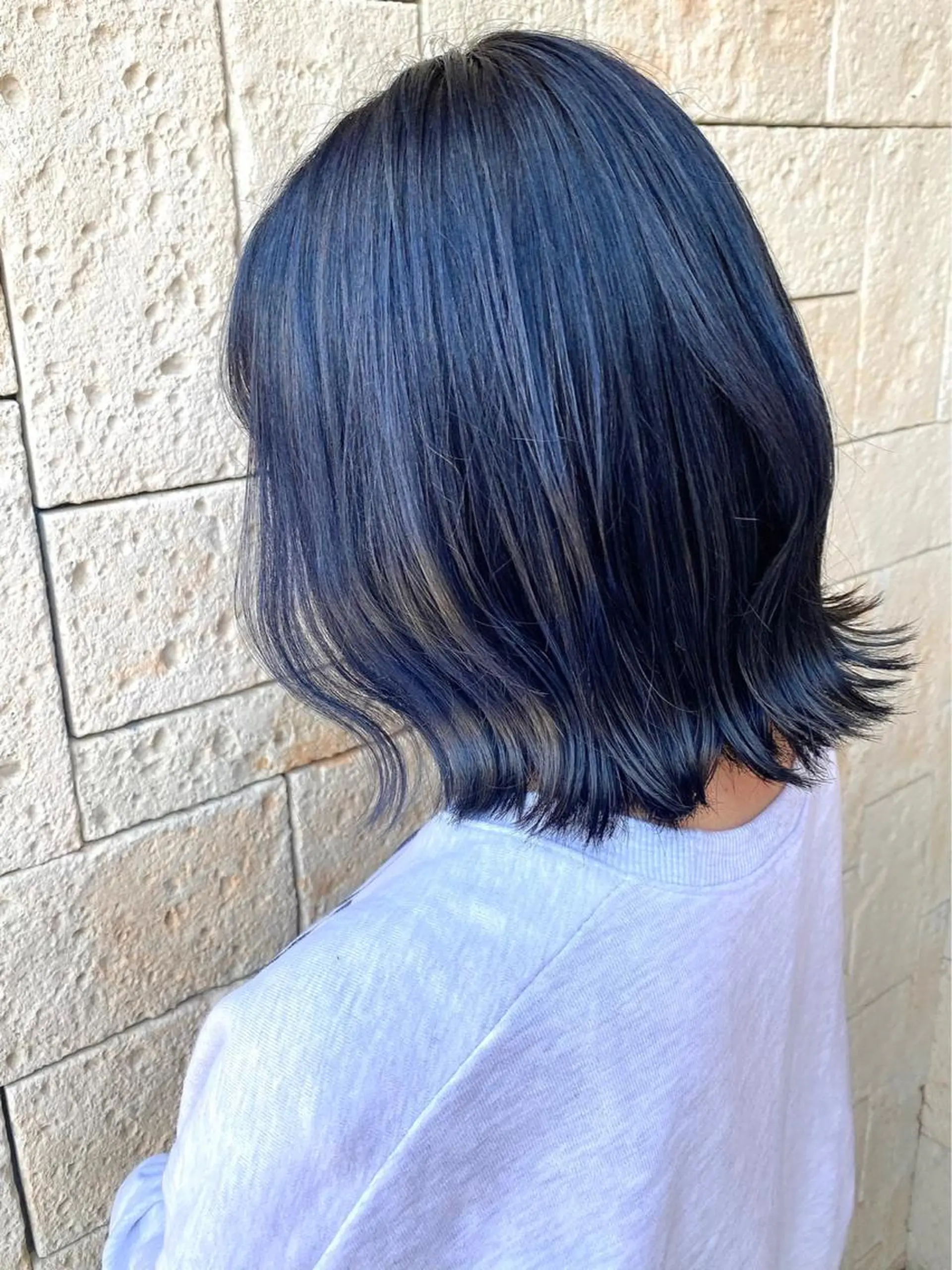 ショート カラー 黒髪 ブルーカラー ブルーブラック ヘアカラー トリートメント 中村 朱里のヘアスタイル