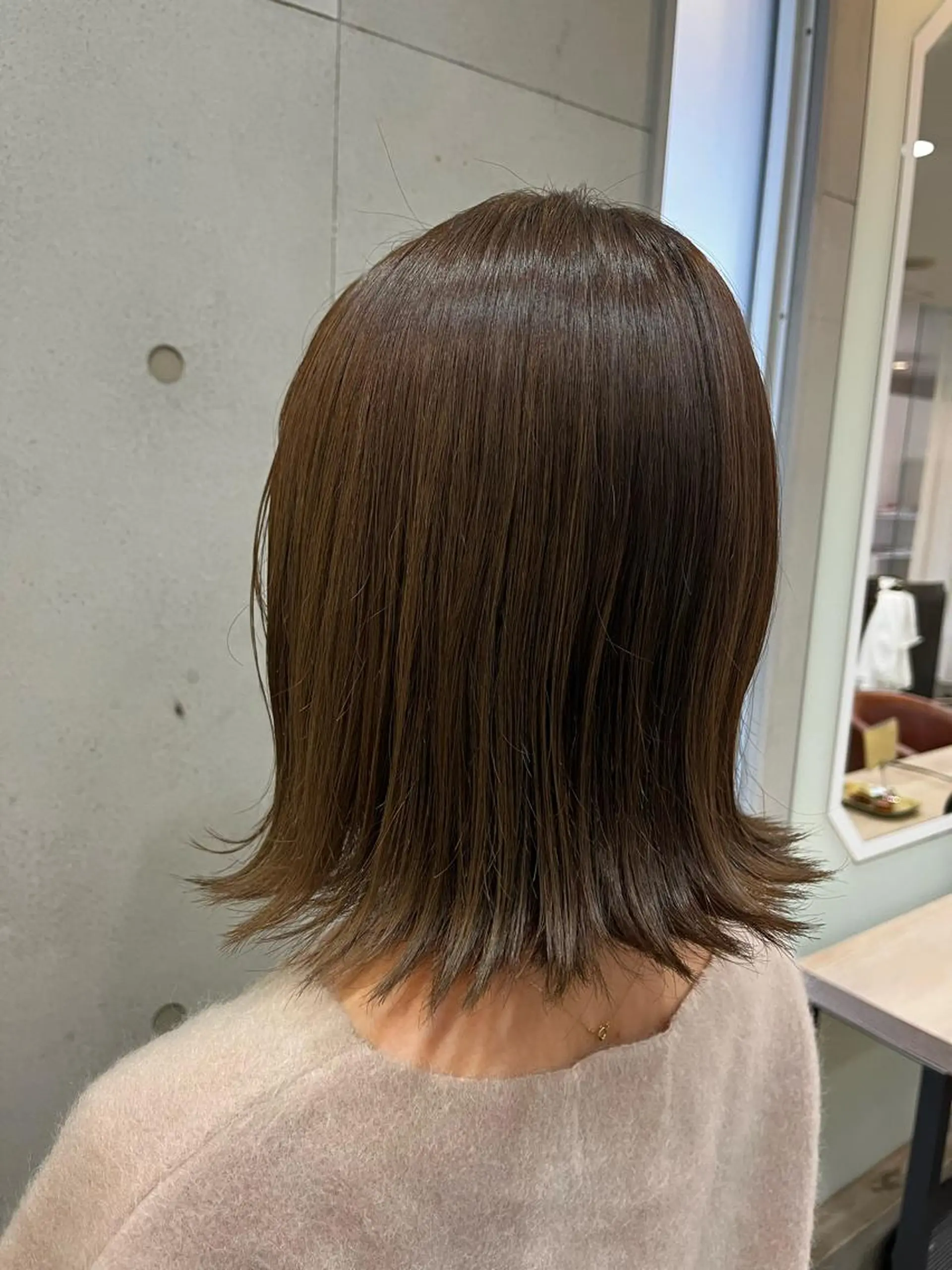 ミディアム アッシュ おせ ちさとのヘアスタイル
