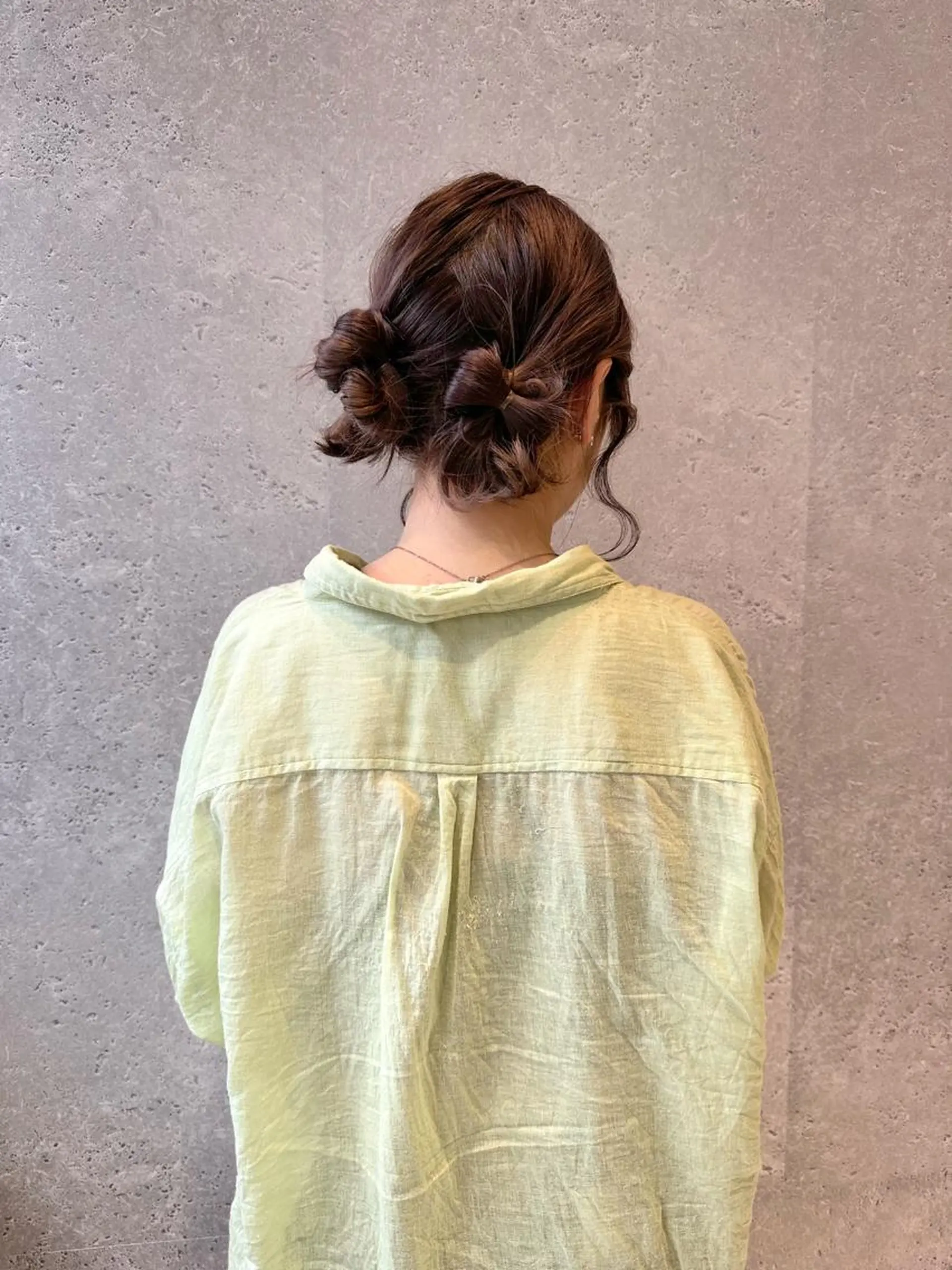 ミディアム お団子ヘア 🩰 柔らかいカラー tomomi🌛のヘアスタイル