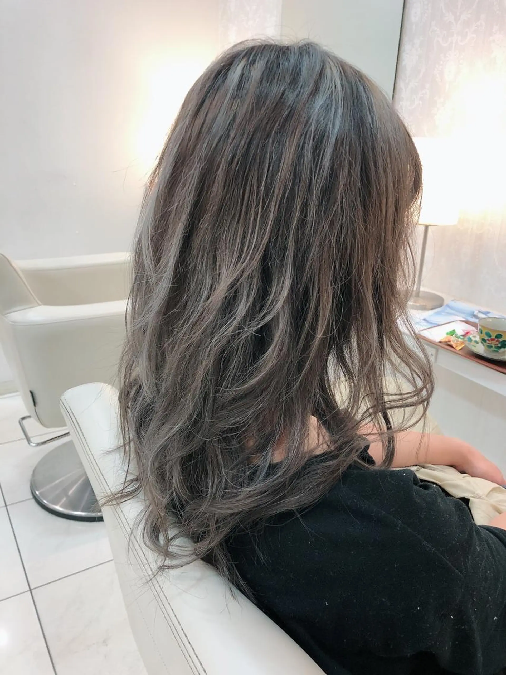 セミロング ハイライト ヘアカラー 神田 澪史のヘアスタイル