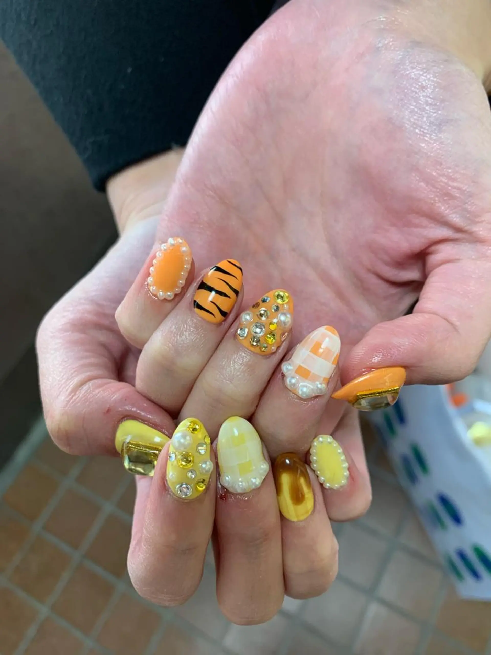 ミディアム ハンドネイル ハンドケア Kono Nanamiのネイルデザイン
