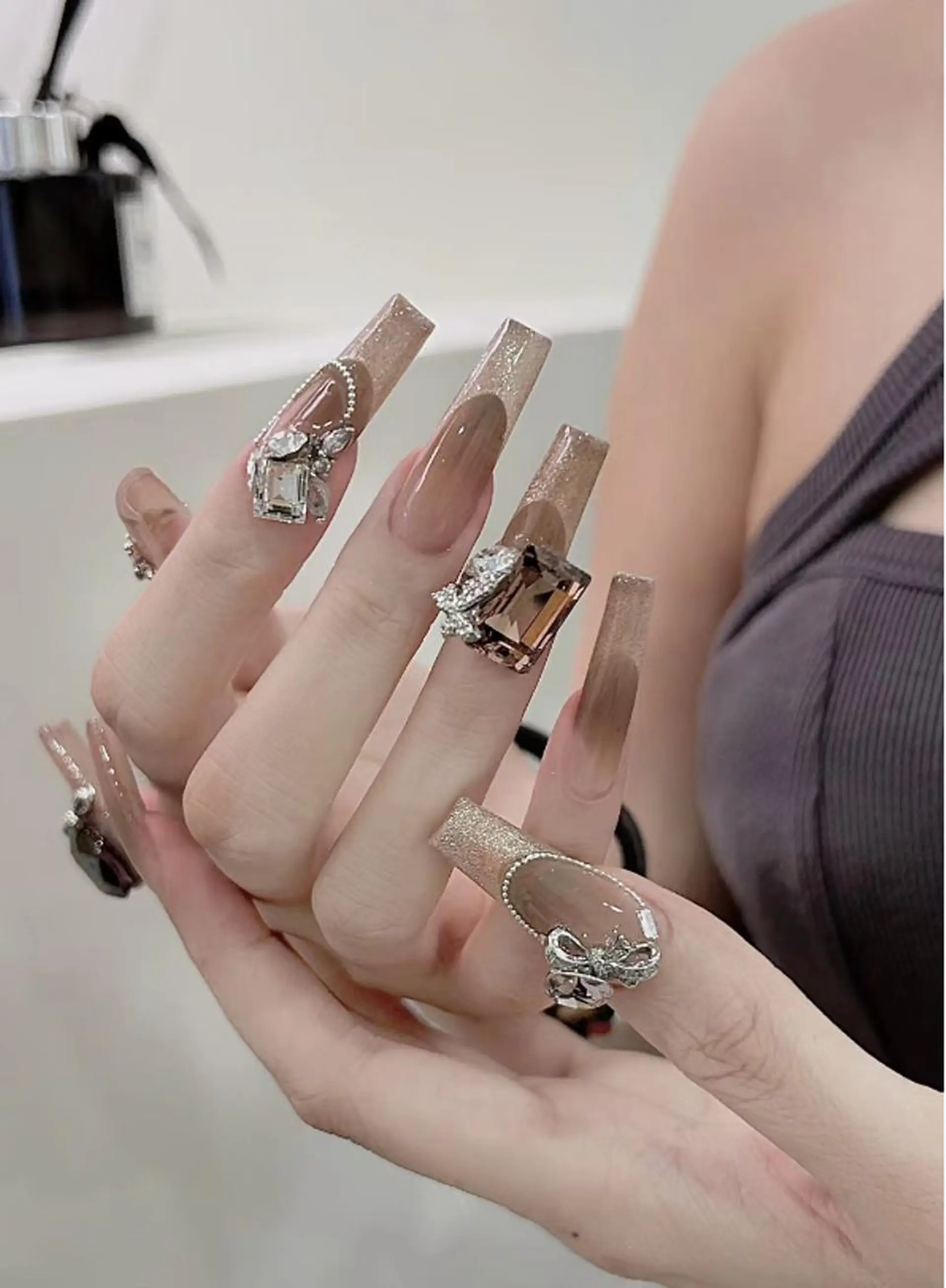 ネイル RAFFINE haru🦋🩵のネイルデザイン