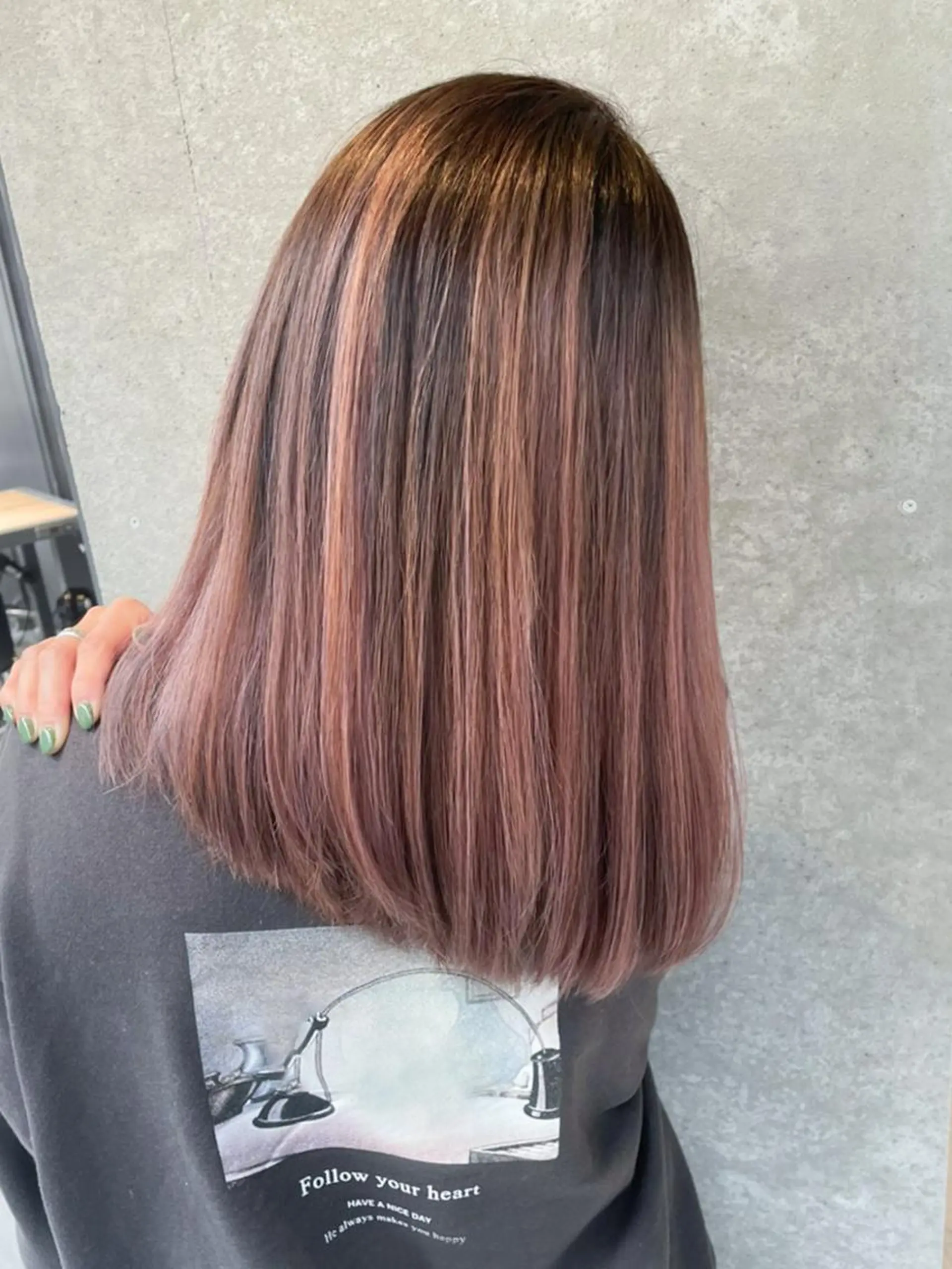 ミディアム カラー ハイライトカラー ピンクカラー ハイライト カット ヘアカラー トリートメント ITbyALBUM 八王子店のヘアスタイル