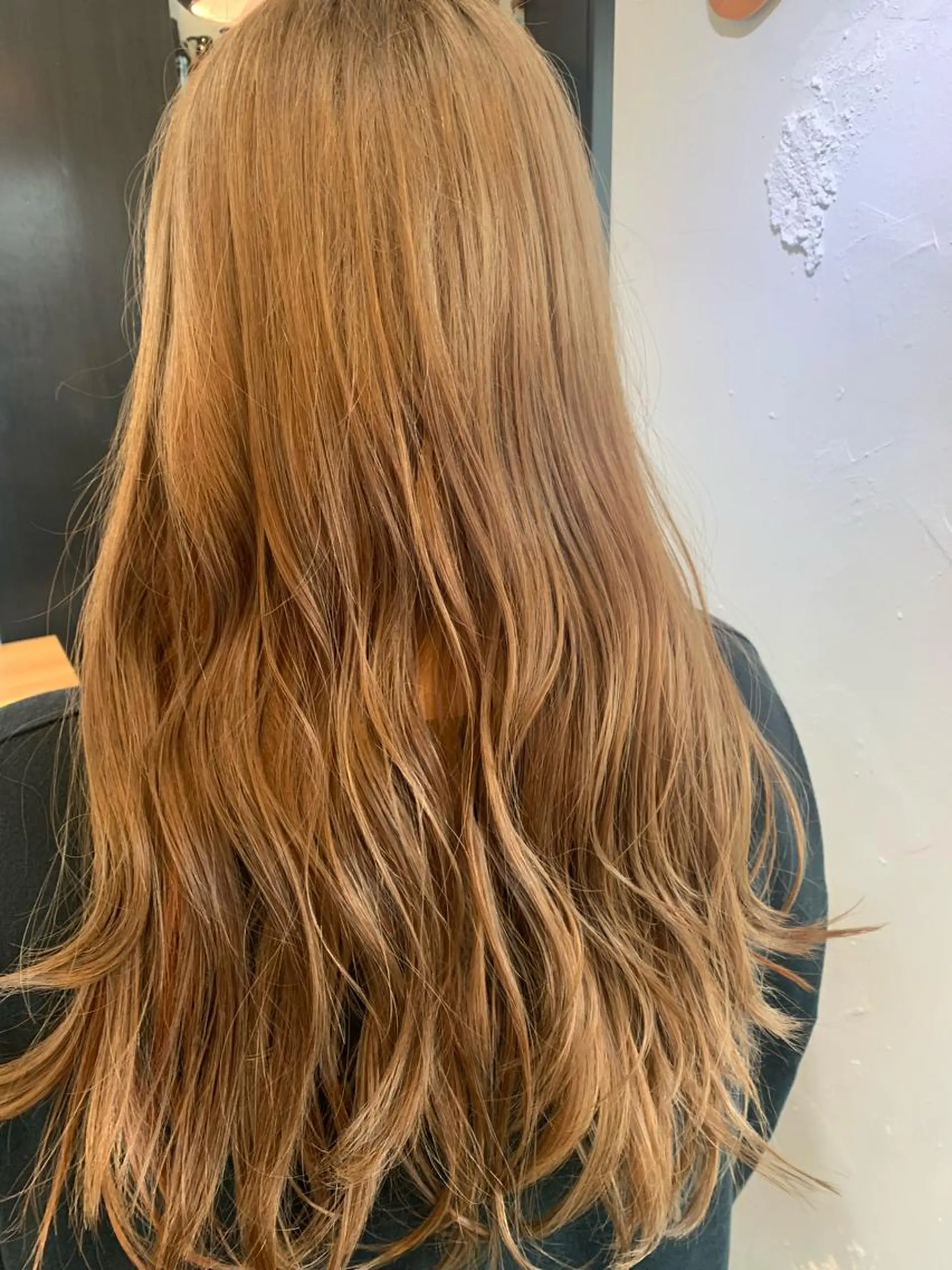 ロング カラー ベージュカラー ブリーチ ハイトーンカラー カット ヘアカラー 藤間 帆乃夏（とうまほのかのヘアスタイル