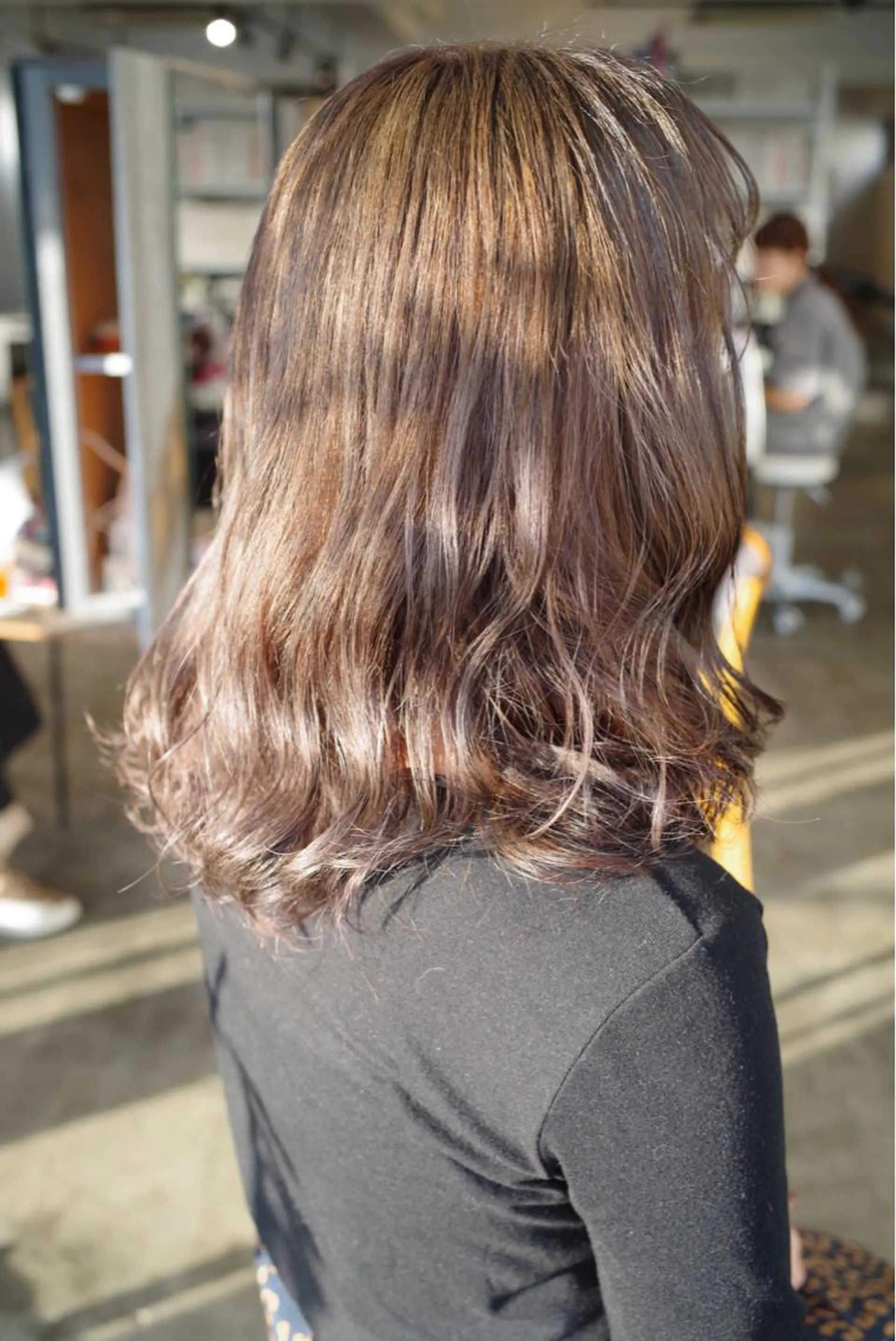 カラー ハイトーン/レイヤー /ケアブリーチ石川治のヘアスタイル